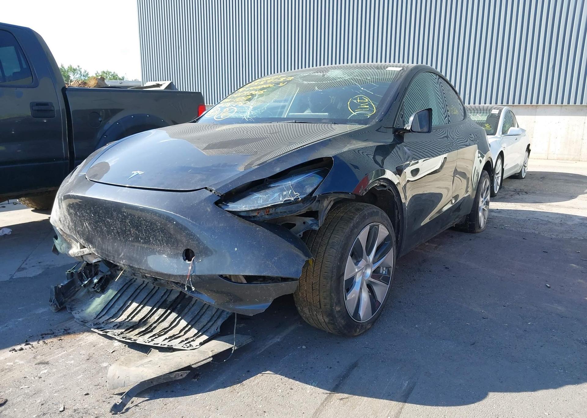 2024 TESLA MODEL Y LONG RANGE