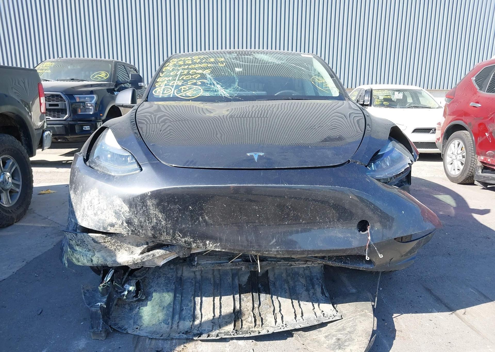 2024 TESLA MODEL Y LONG RANGE
