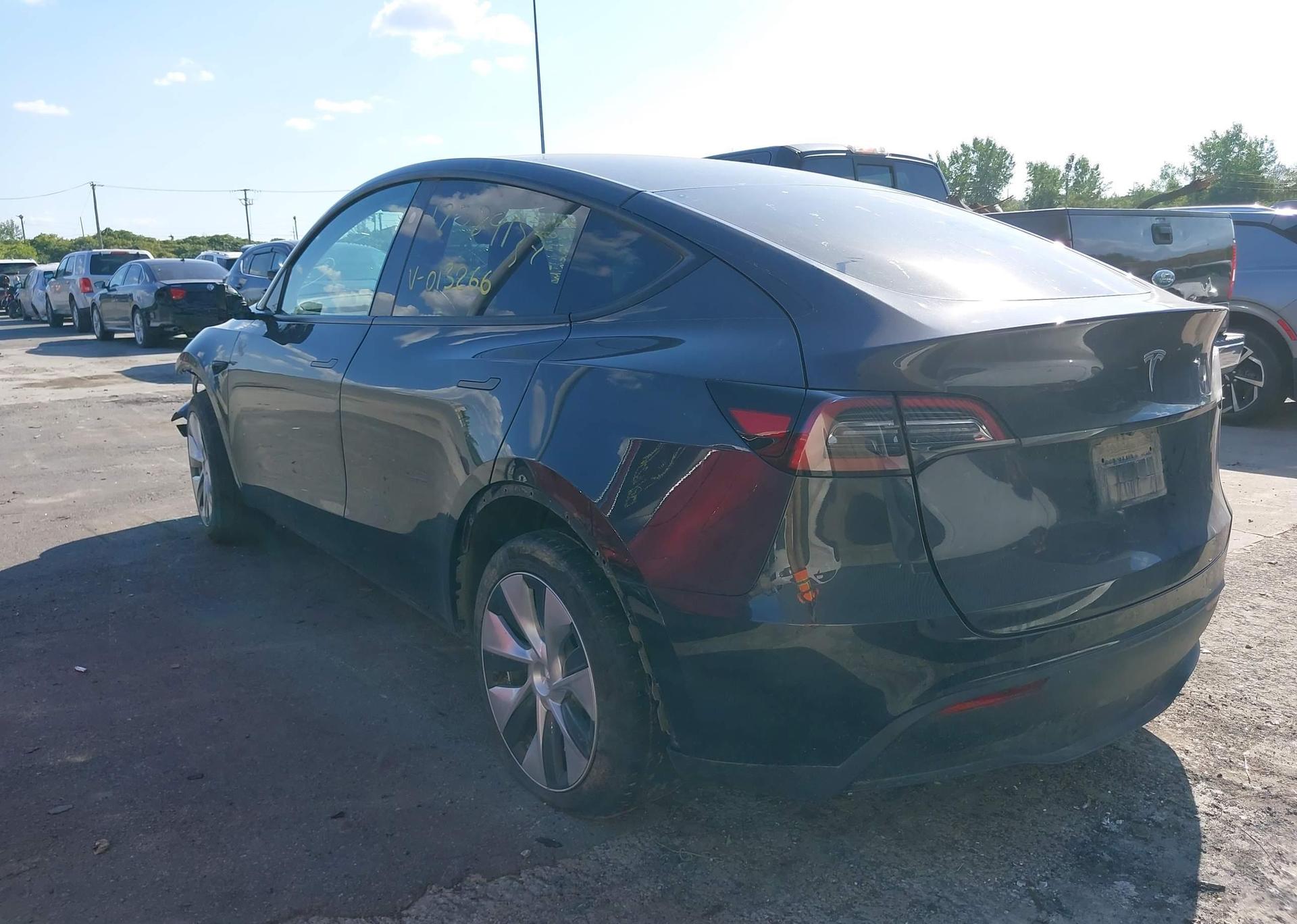 2024 TESLA MODEL Y LONG RANGE