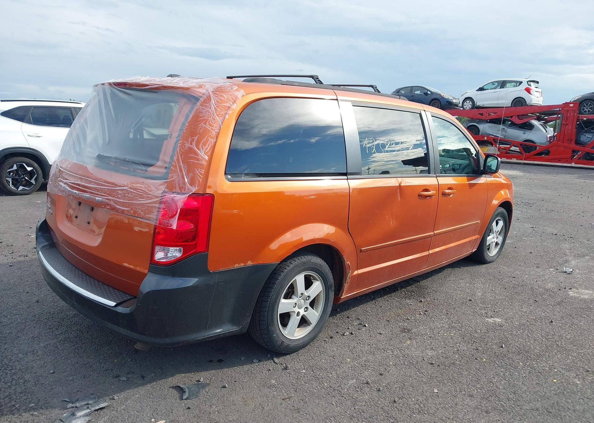 2011 DODGE GRAND CARAVAN EXPRESS
