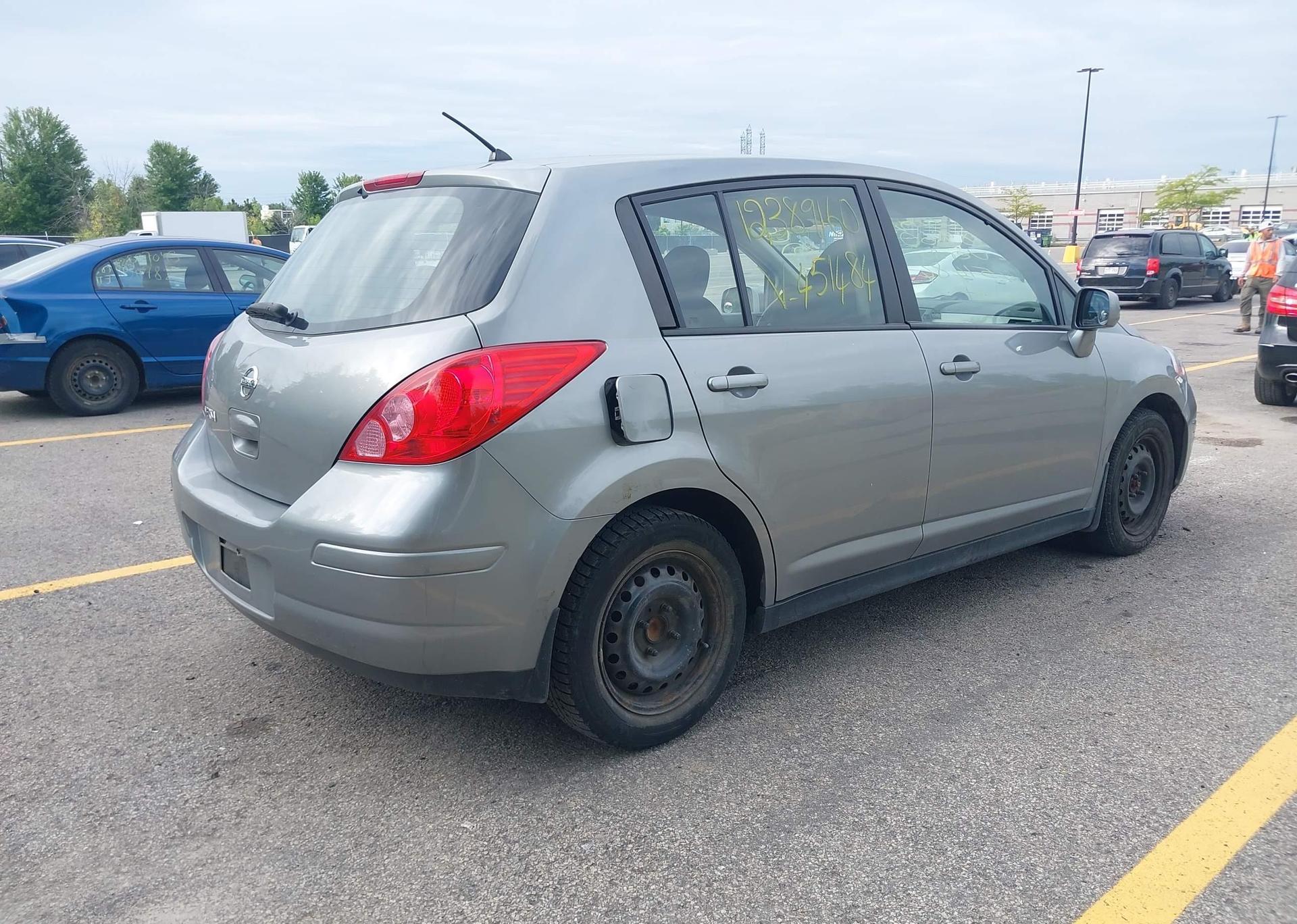 2010 NISSAN VERSA