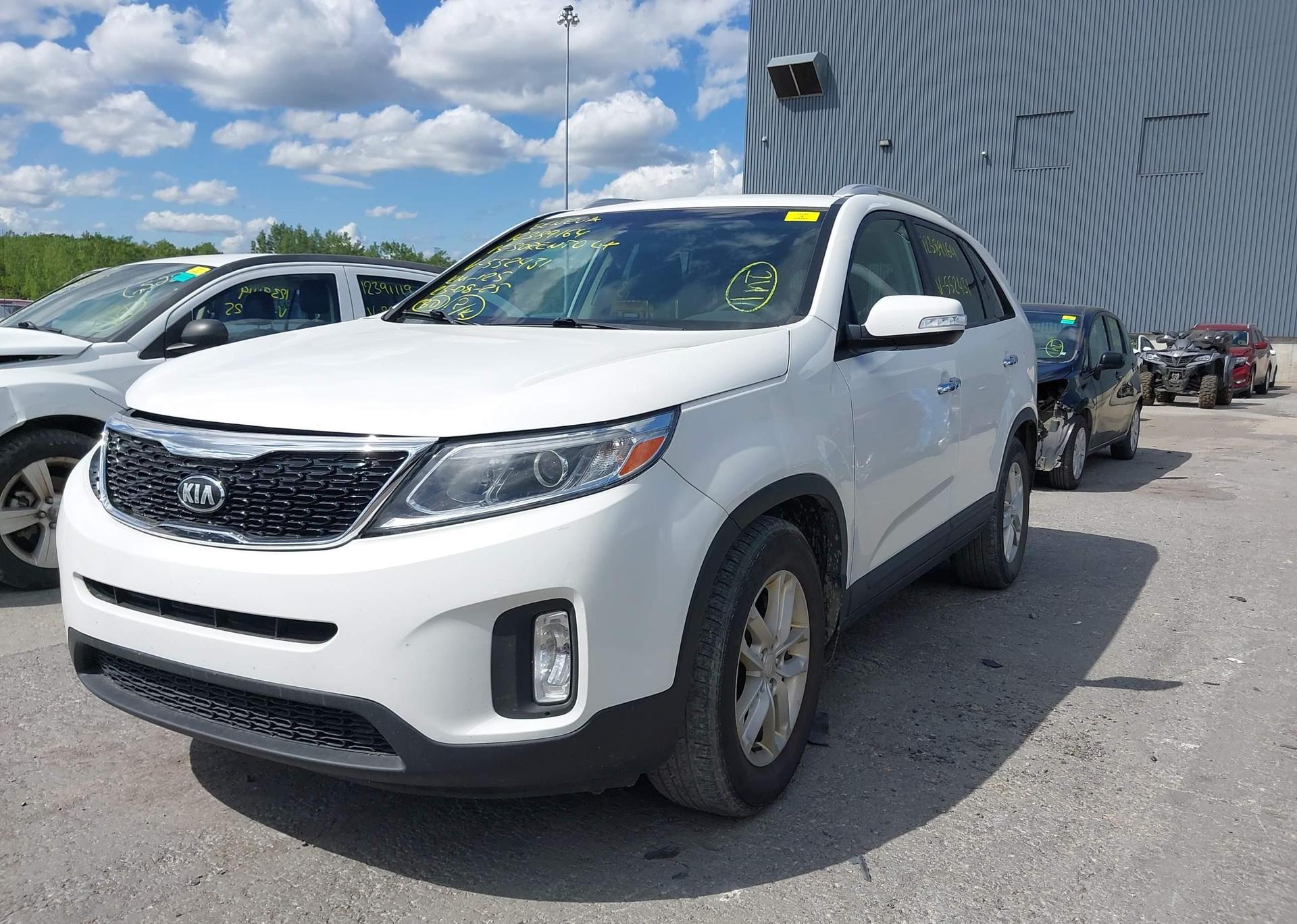 2015 KIA SORENTO LX
