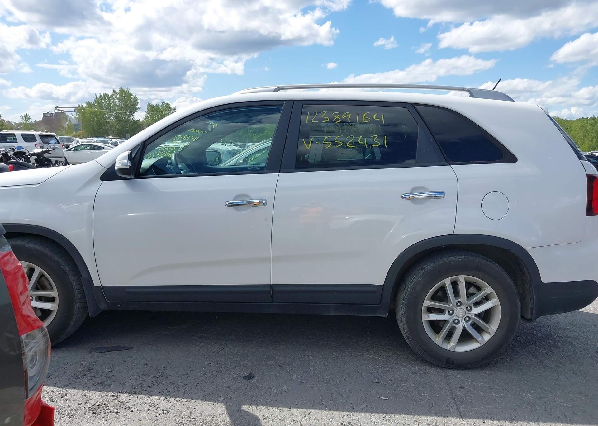 2015 KIA SORENTO LX