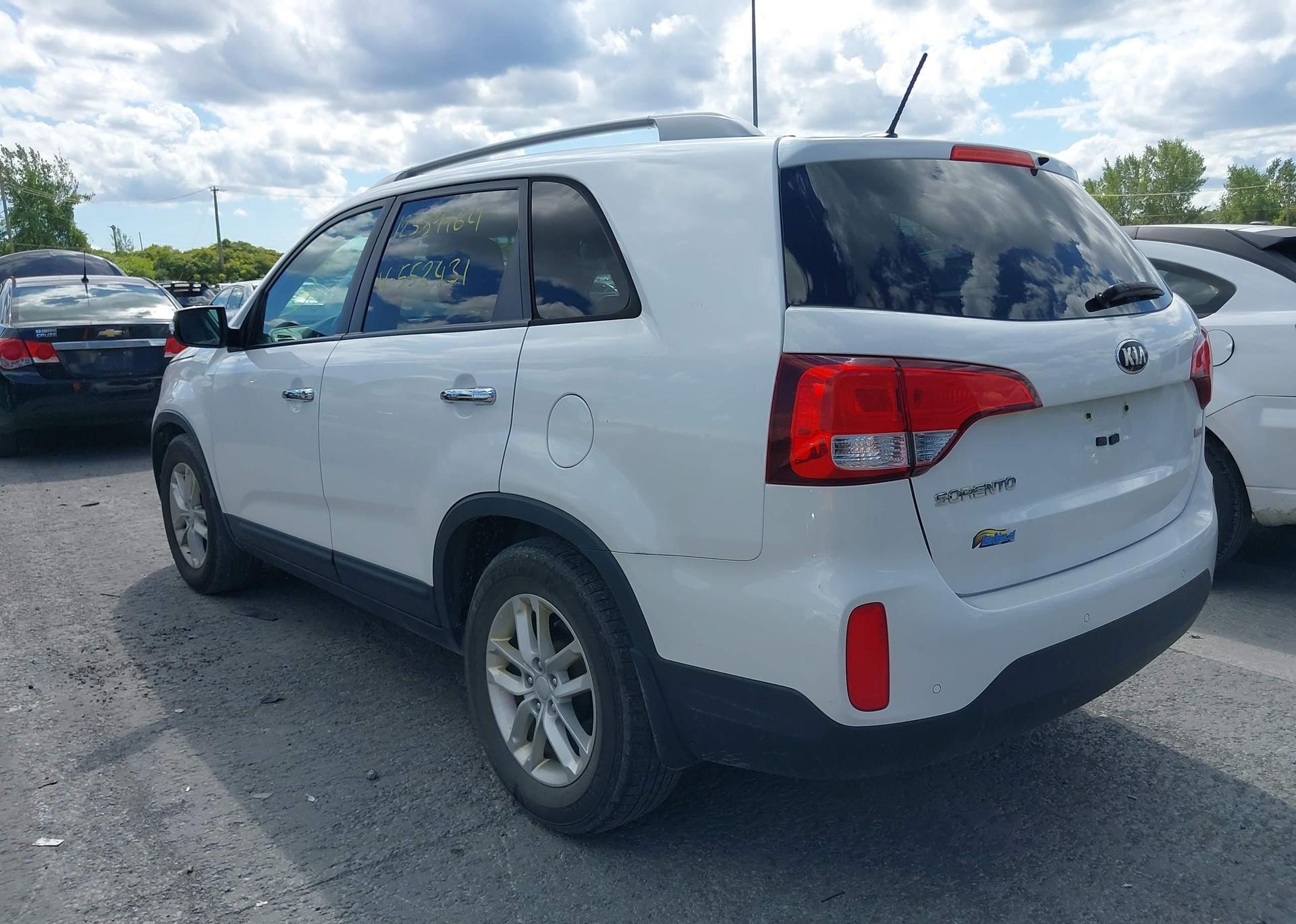 2015 KIA SORENTO LX