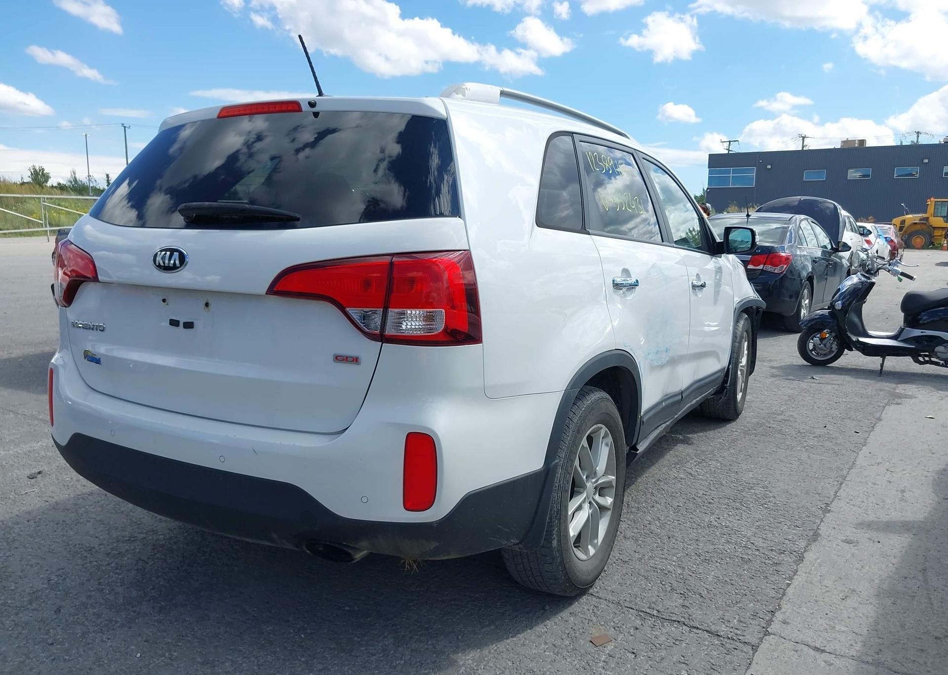 2015 KIA SORENTO LX
