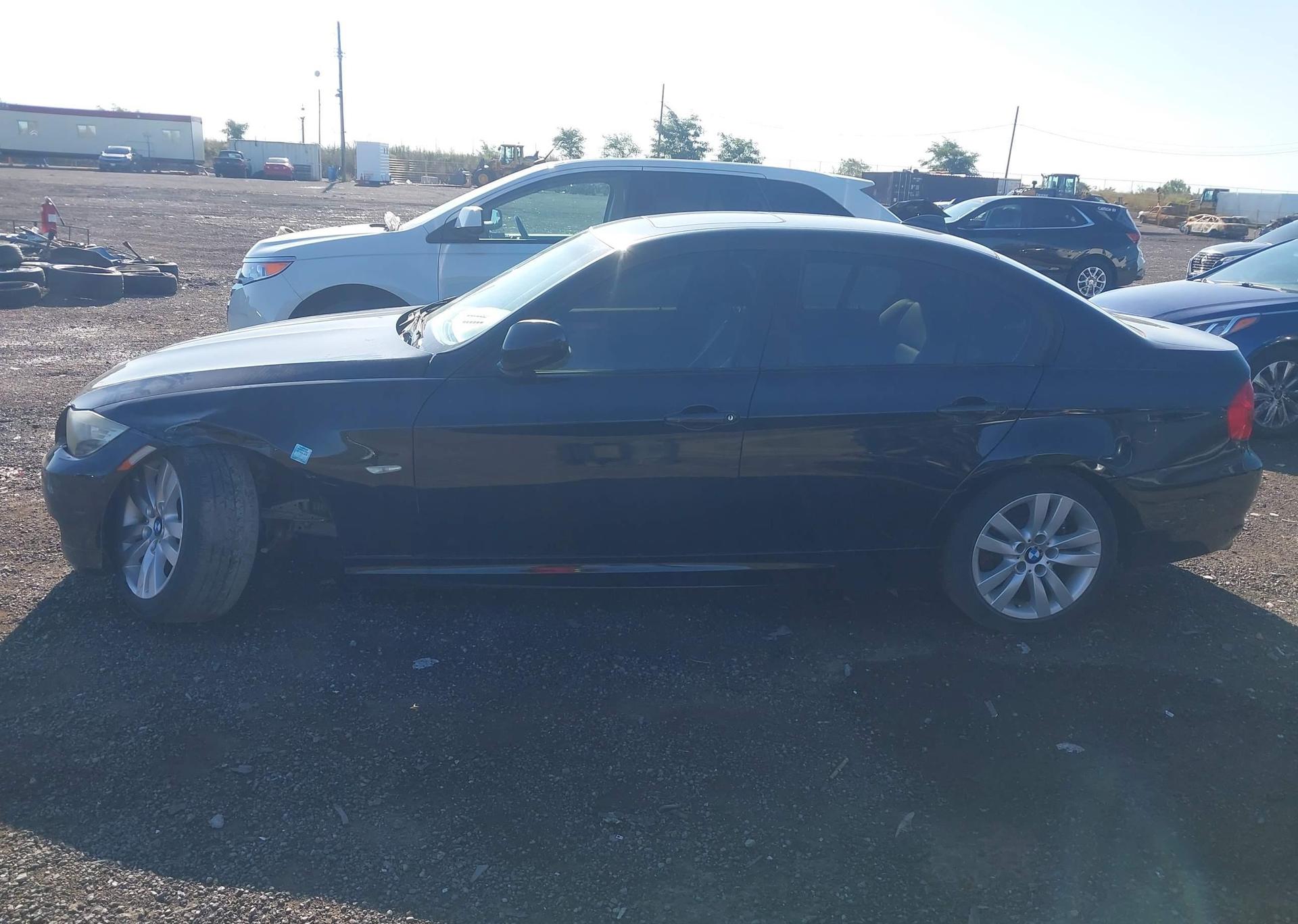 2011 BMW 323I