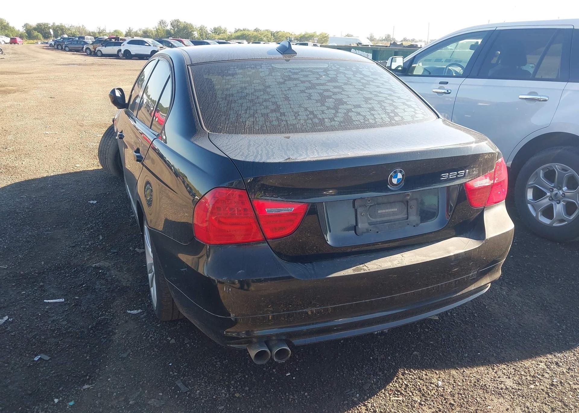2011 BMW 323I