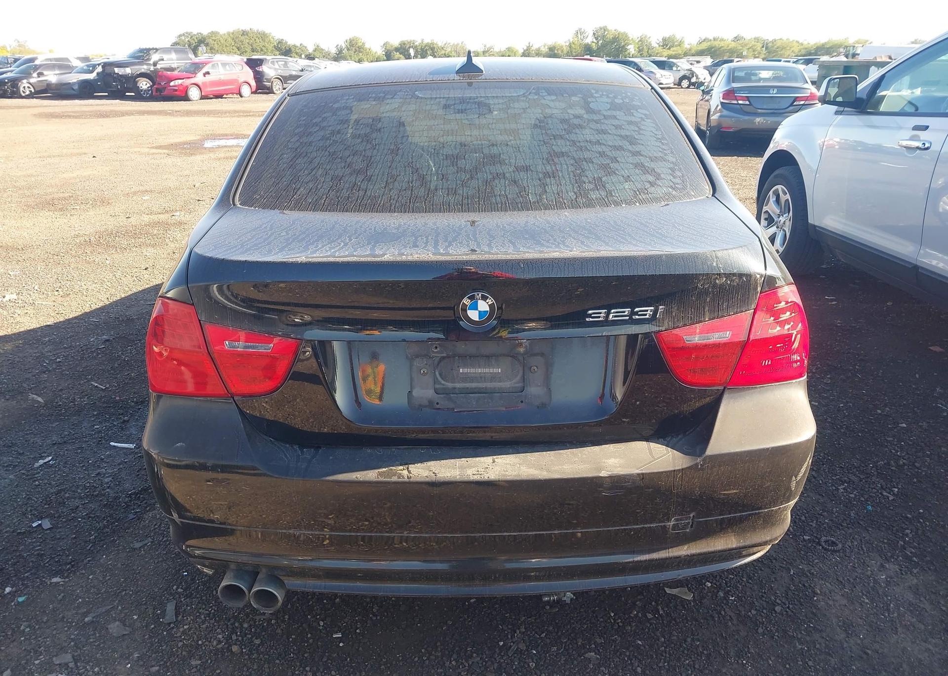 2011 BMW 323I