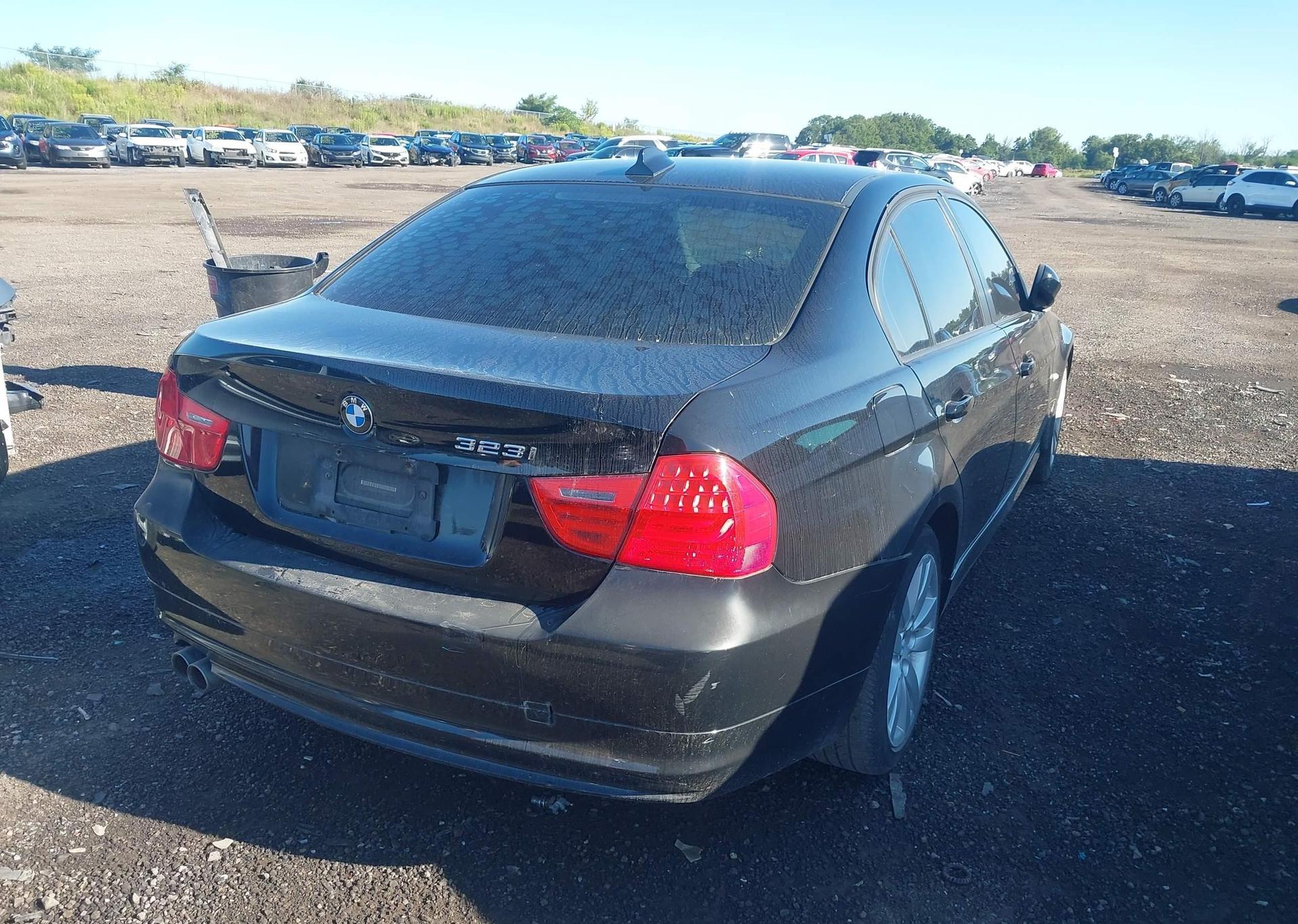 2011 BMW 323I
