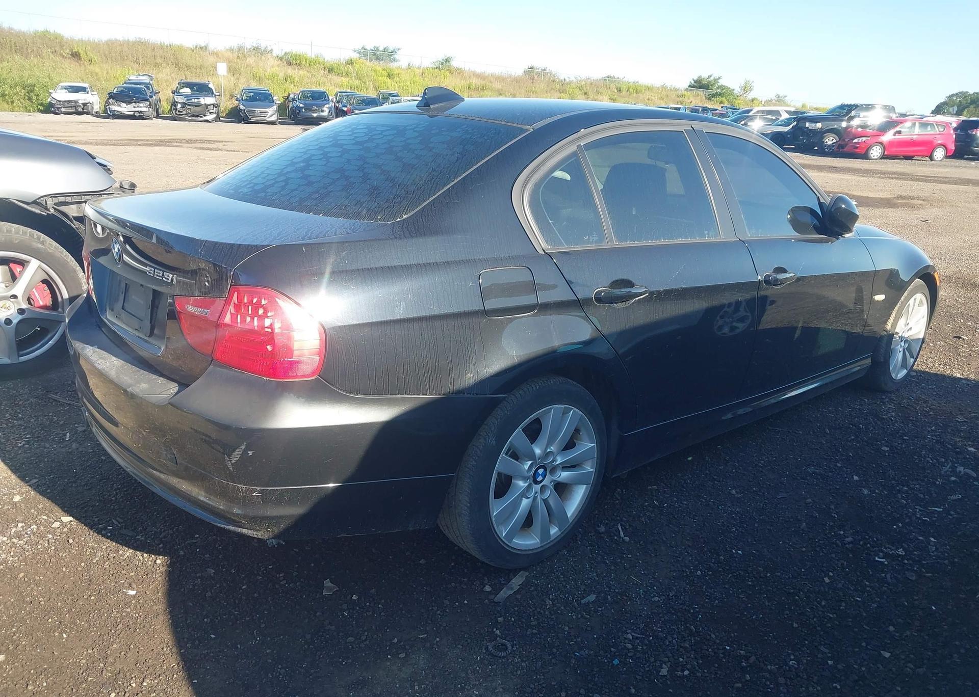 2011 BMW 323I