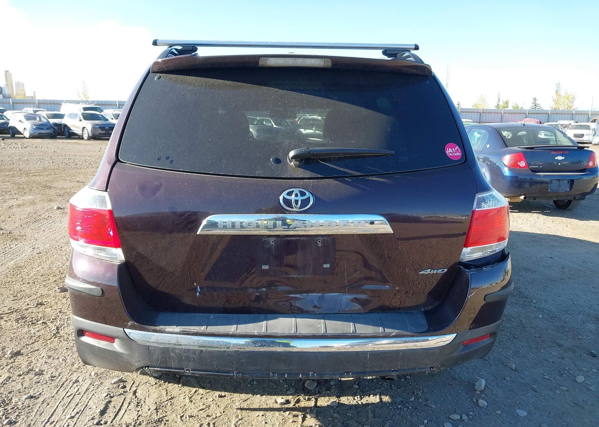 2012 TOYOTA HIGHLANDER SE