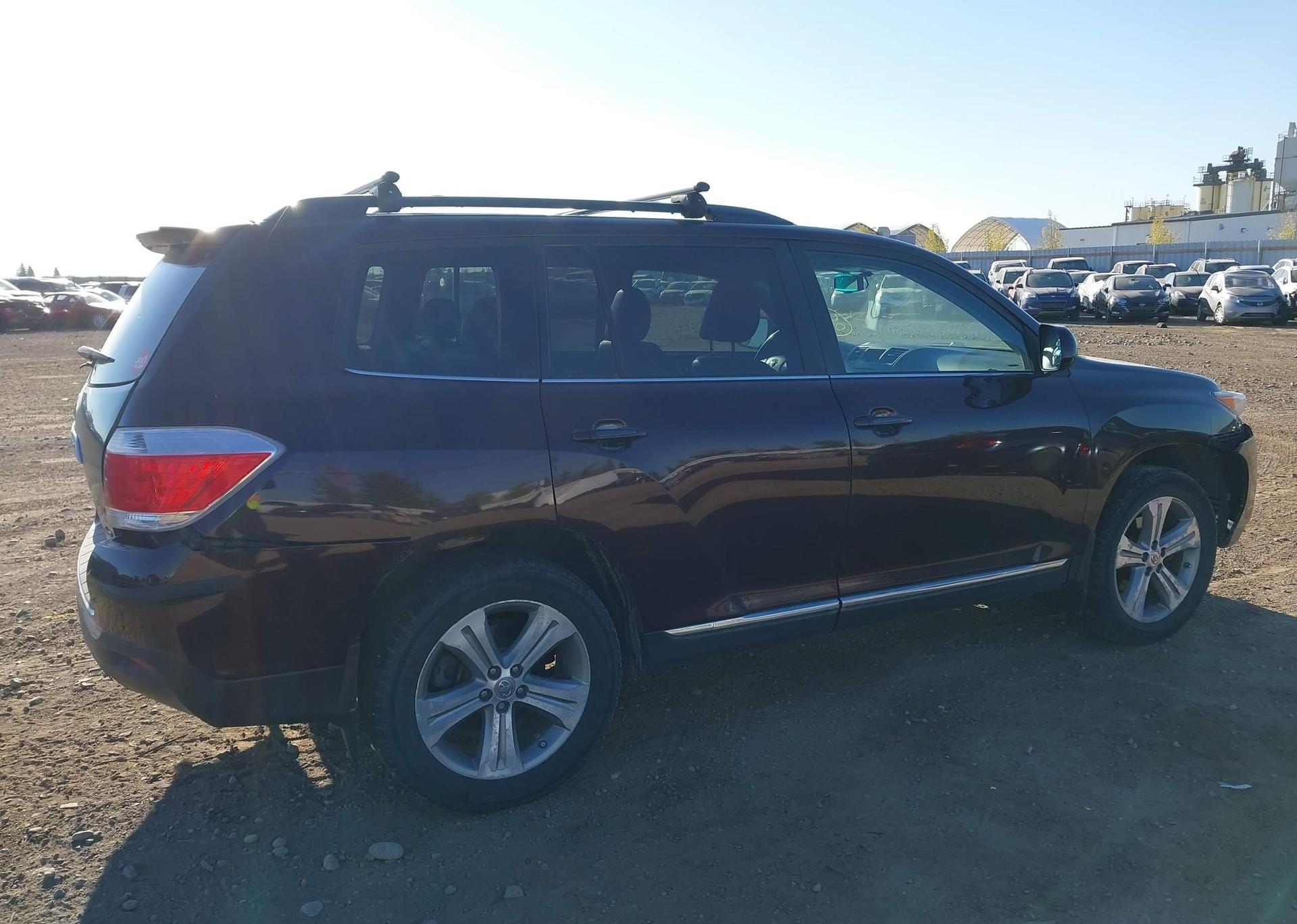 2012 TOYOTA HIGHLANDER SE