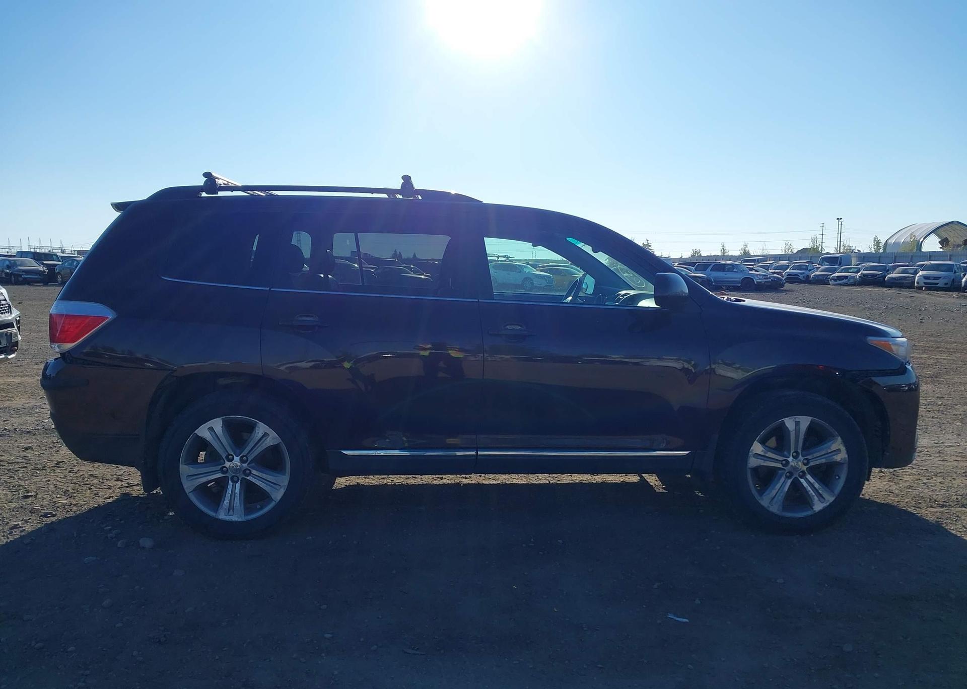 2012 TOYOTA HIGHLANDER SE