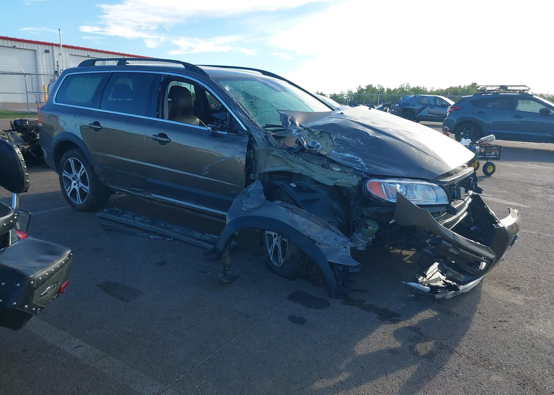 2015 VOLVO XC70 T6 PLATINUM