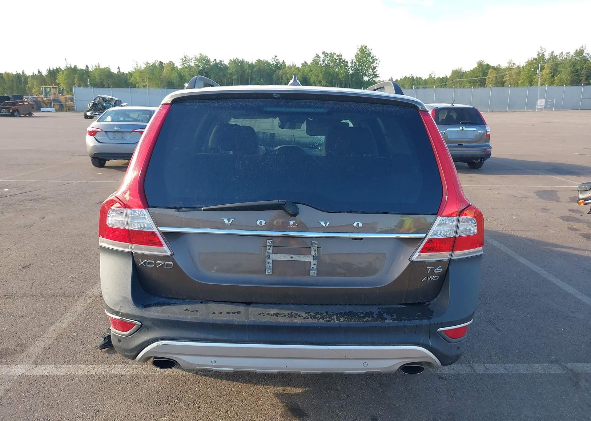 2015 VOLVO XC70 T6 PLATINUM