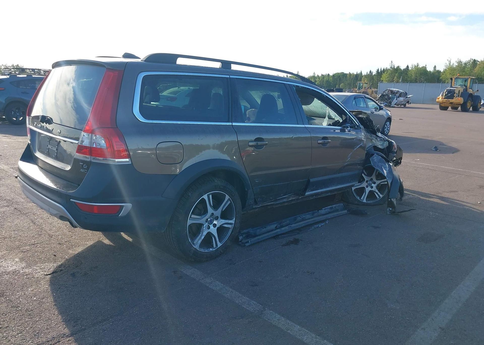 2015 VOLVO XC70 T6 PLATINUM