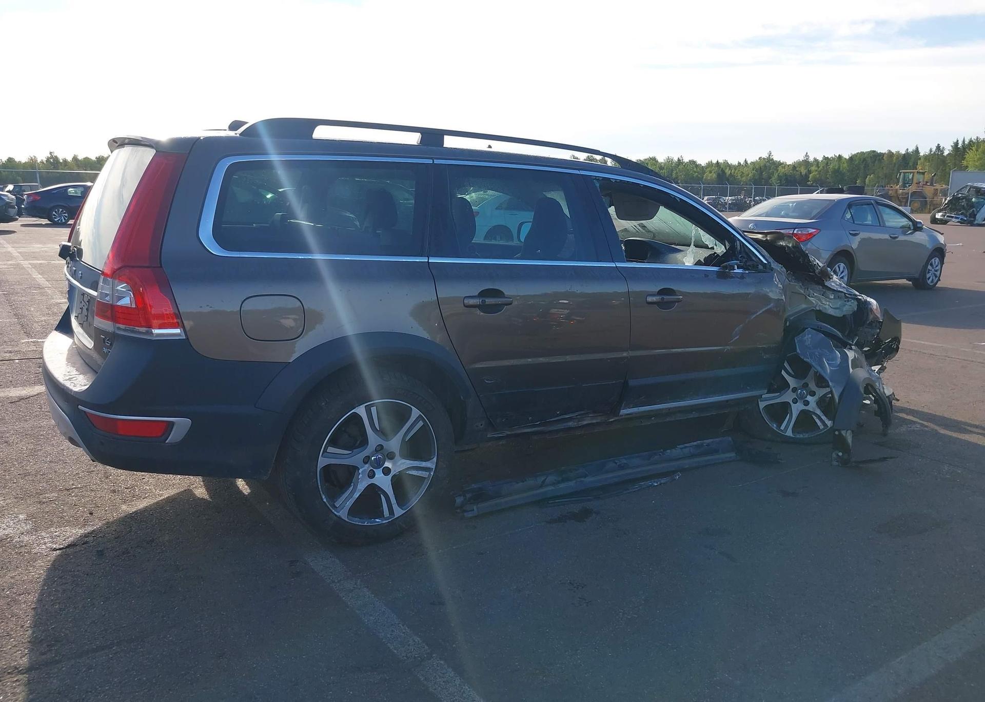2015 VOLVO XC70 T6 PLATINUM