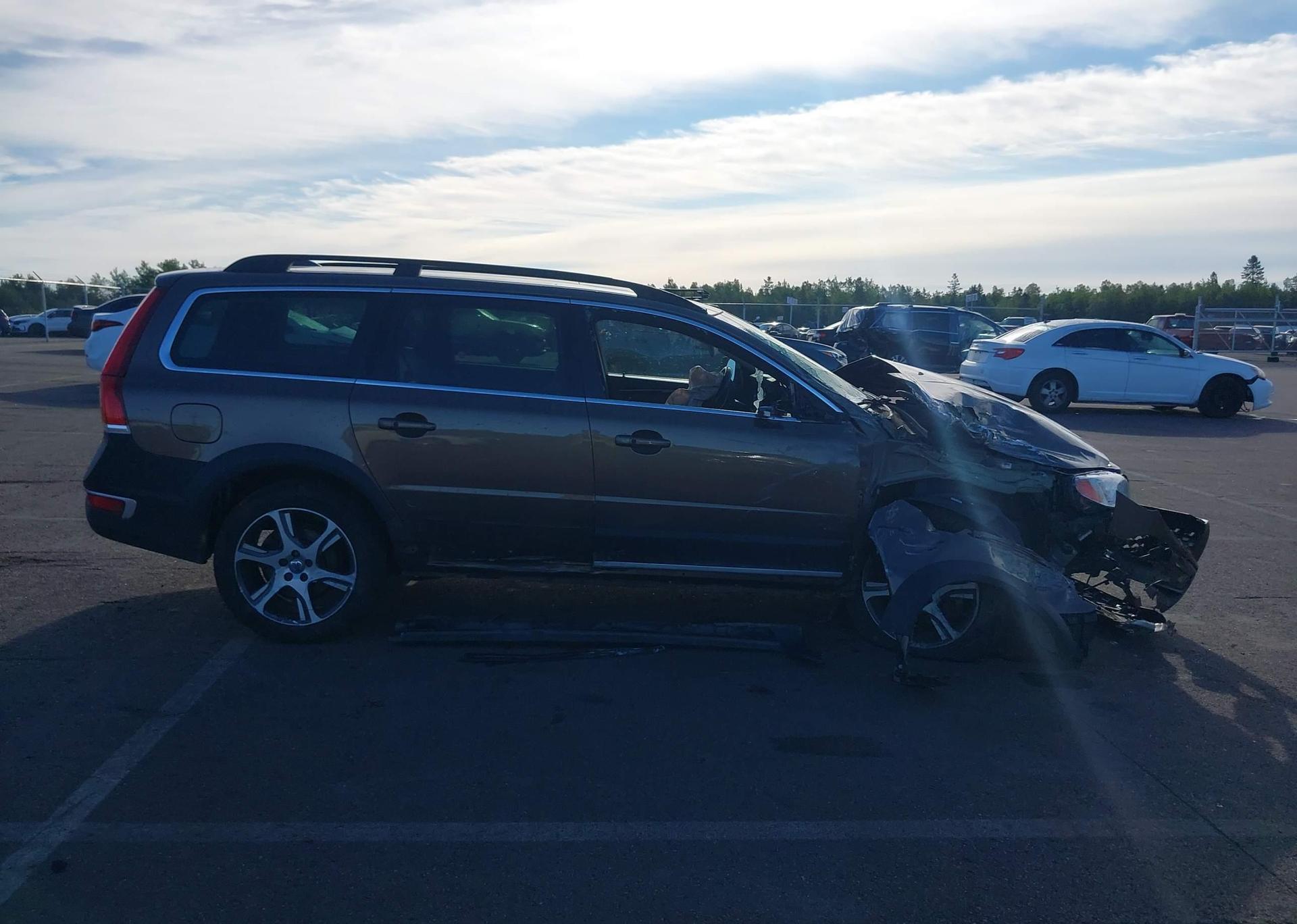 2015 VOLVO XC70 T6 PLATINUM