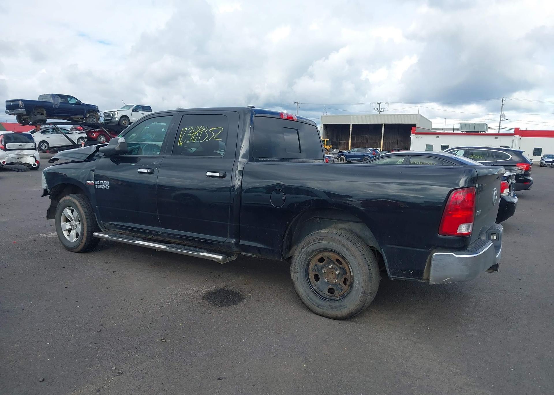 2016 RAM 1500 SLT