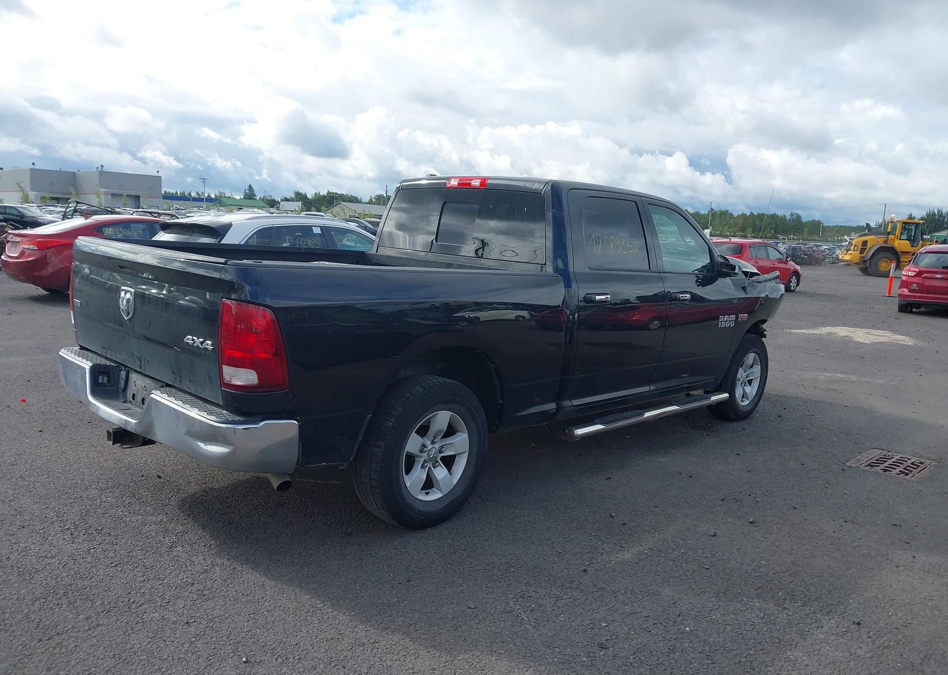 2016 RAM 1500 SLT