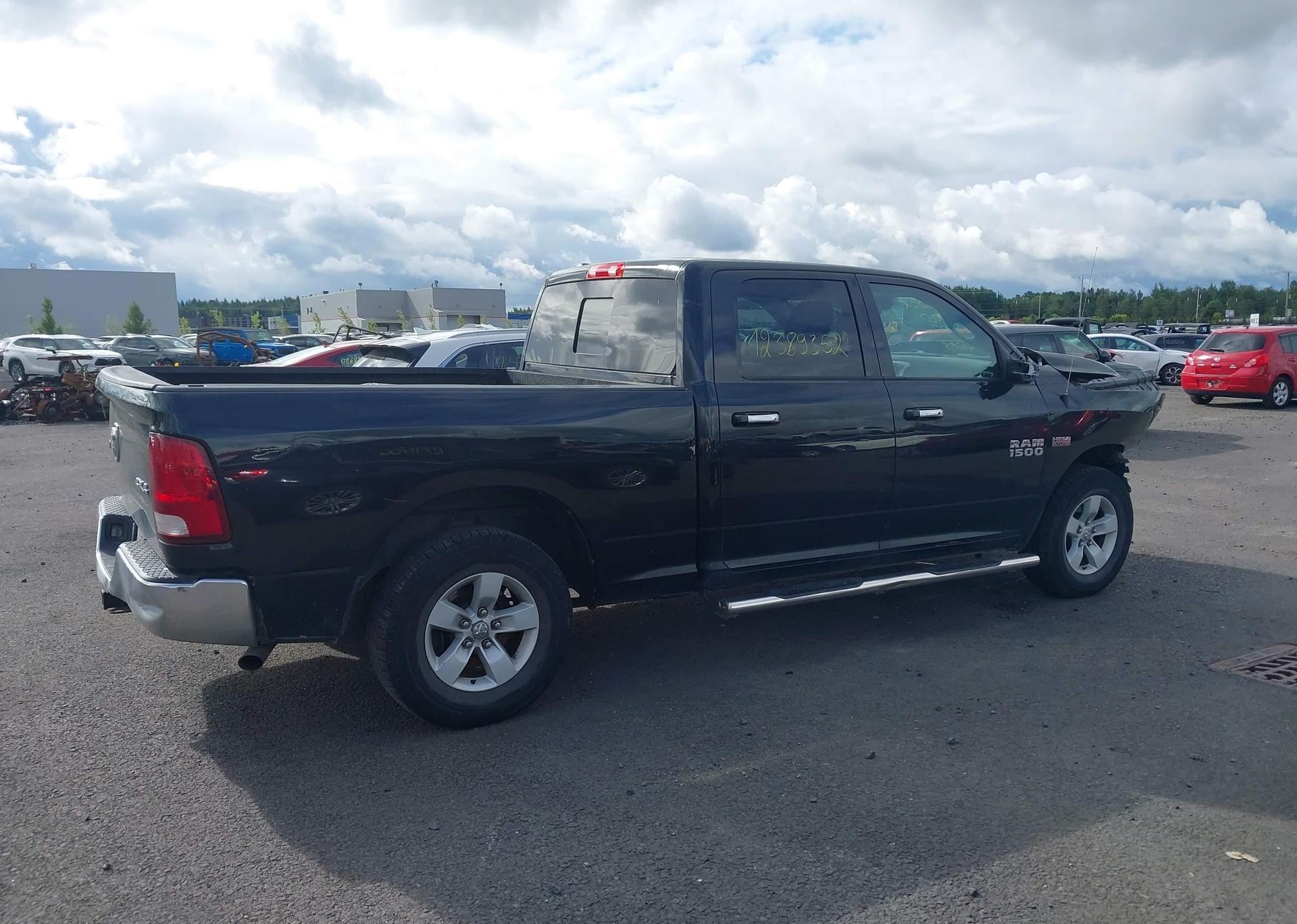2016 RAM 1500 SLT
