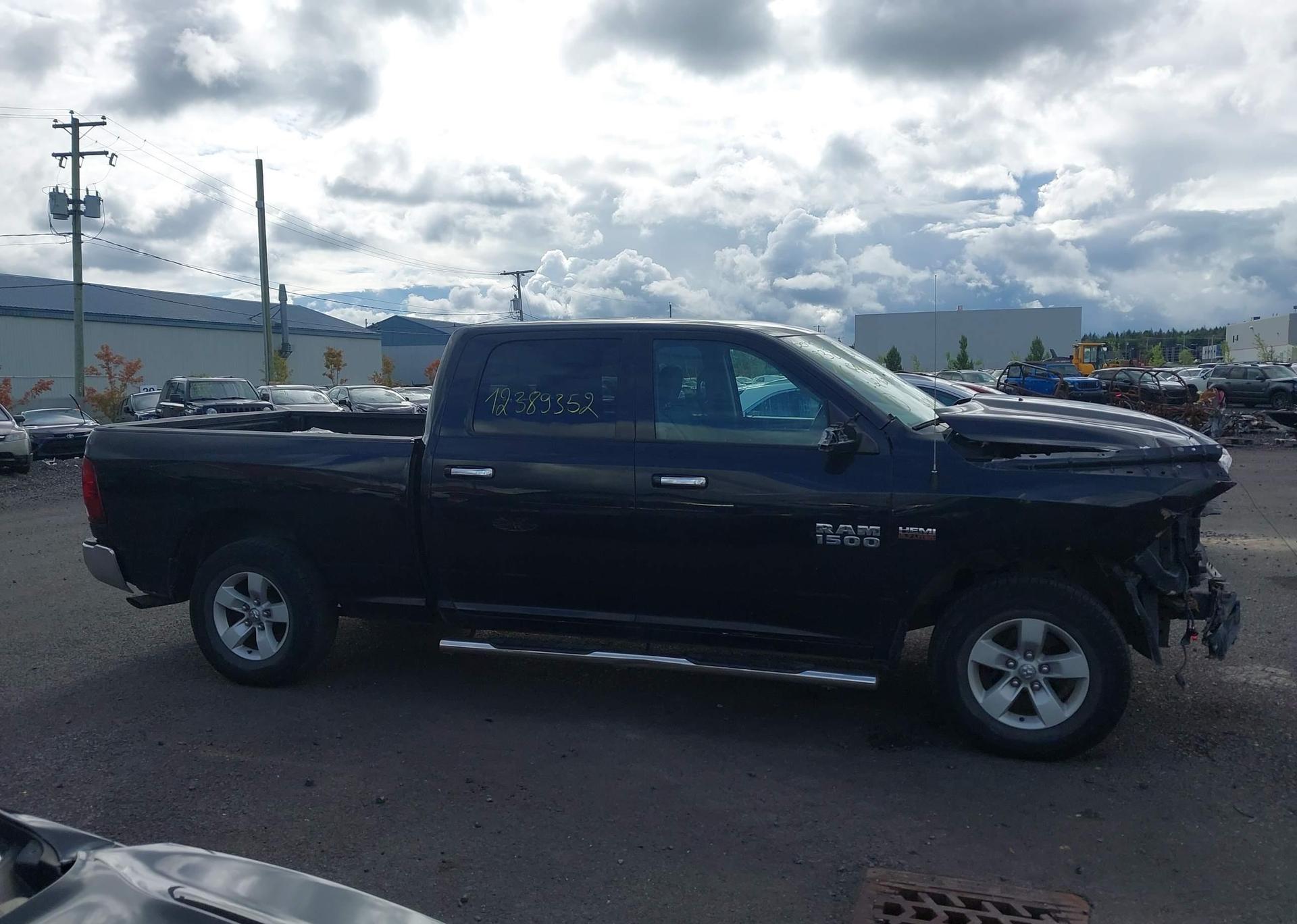 2016 RAM 1500 SLT