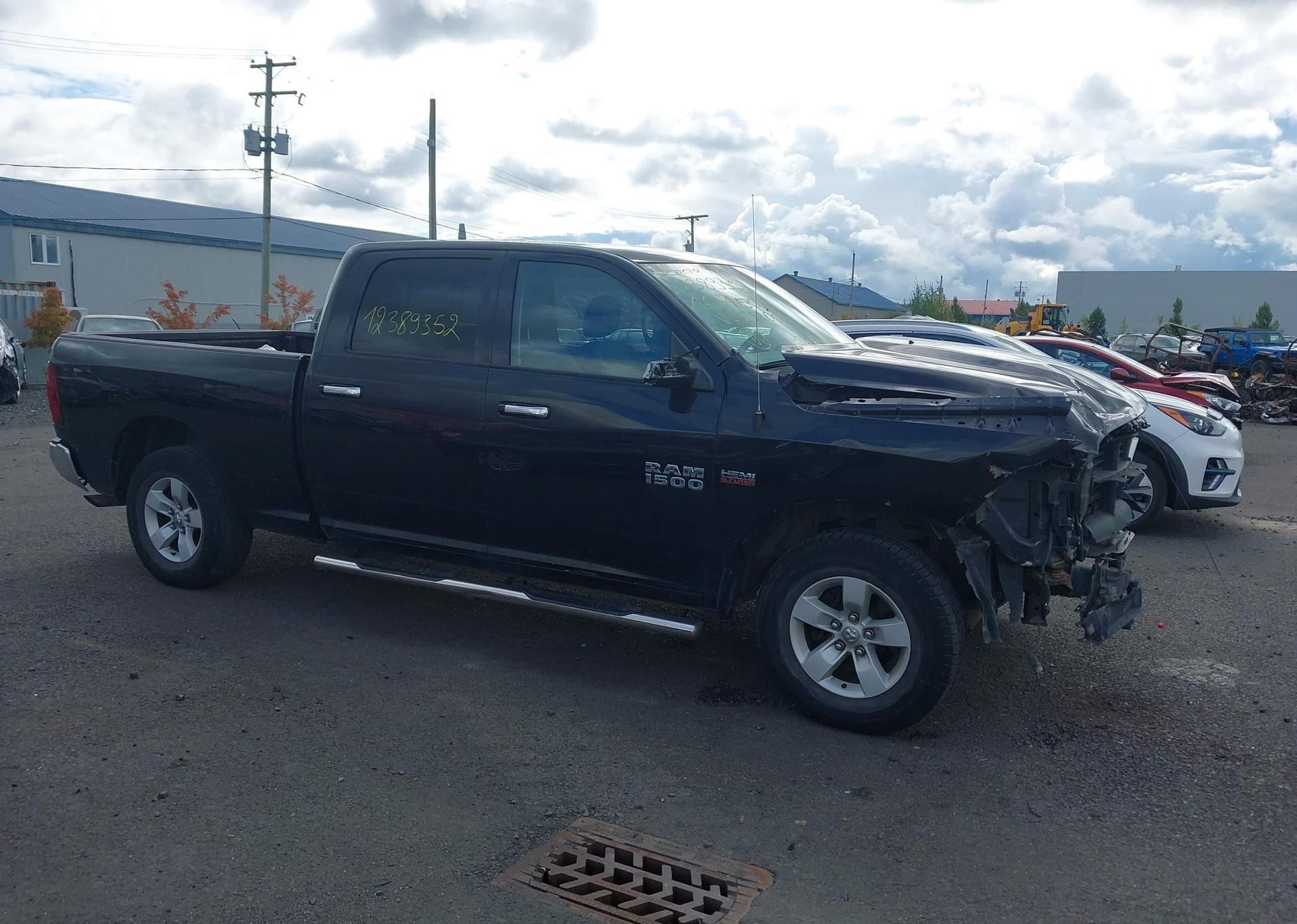 2016 RAM 1500 SLT