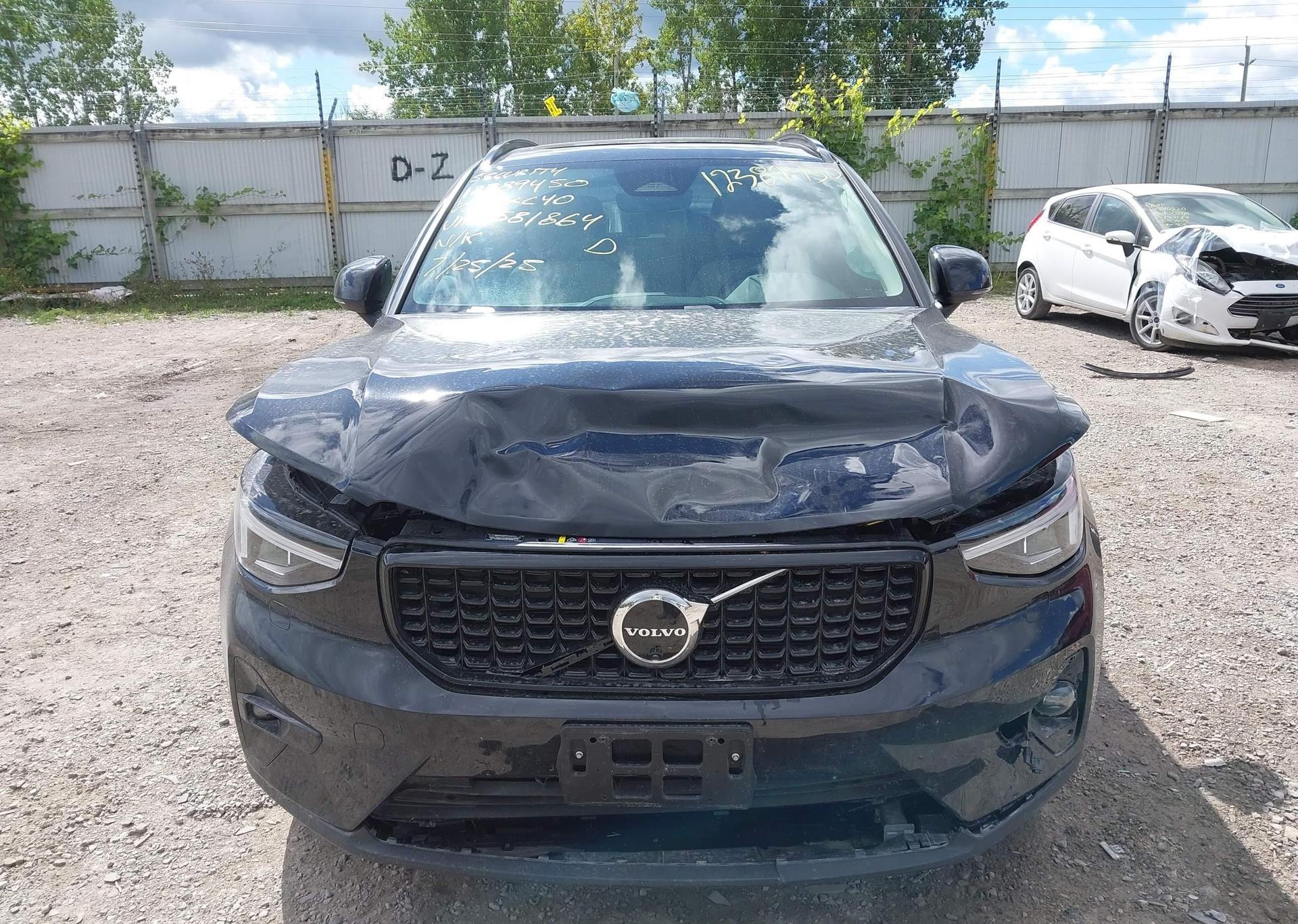 2025 VOLVO XC40 B5 PLUS DARK THEME
