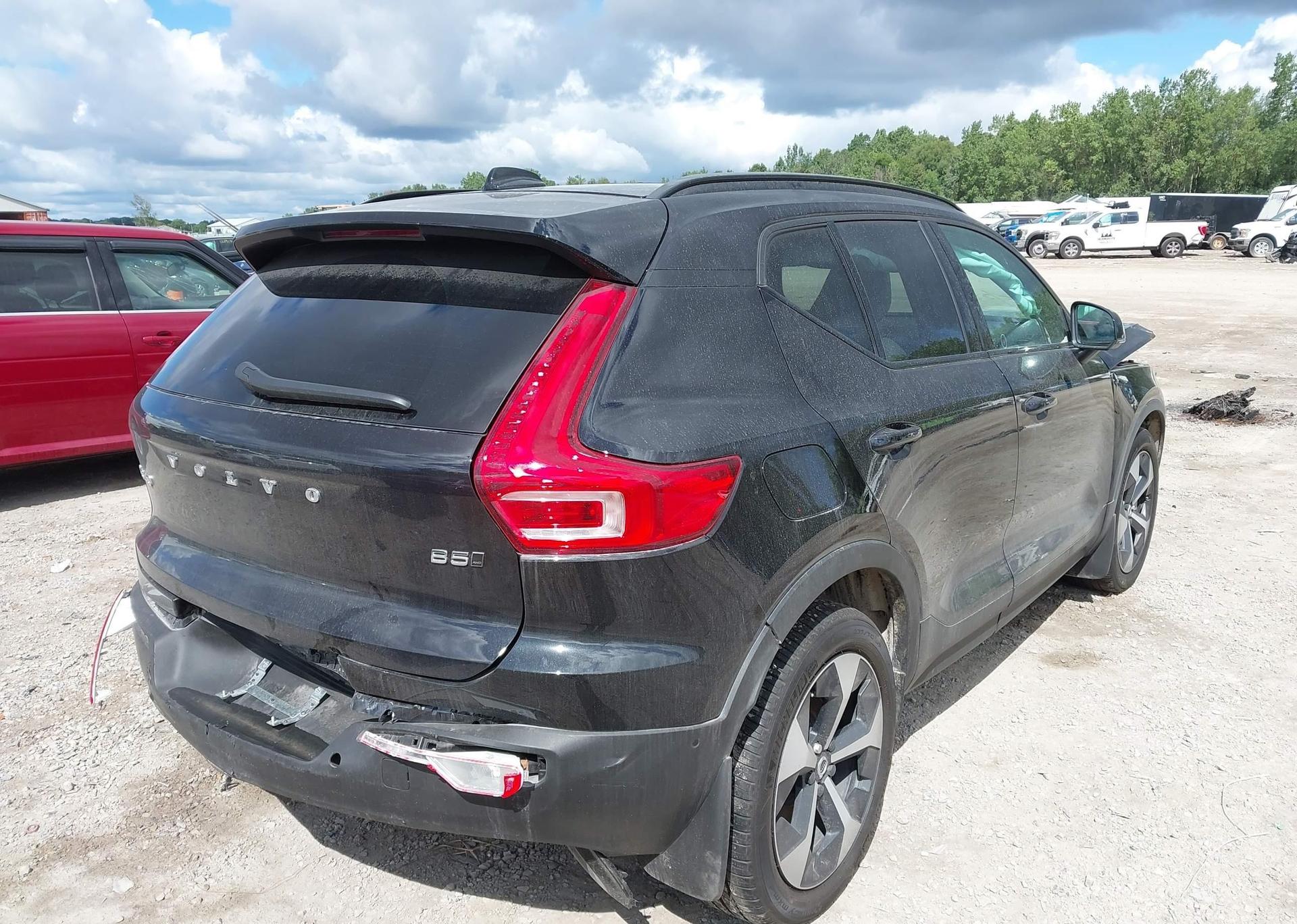 2025 VOLVO XC40 B5 PLUS DARK THEME