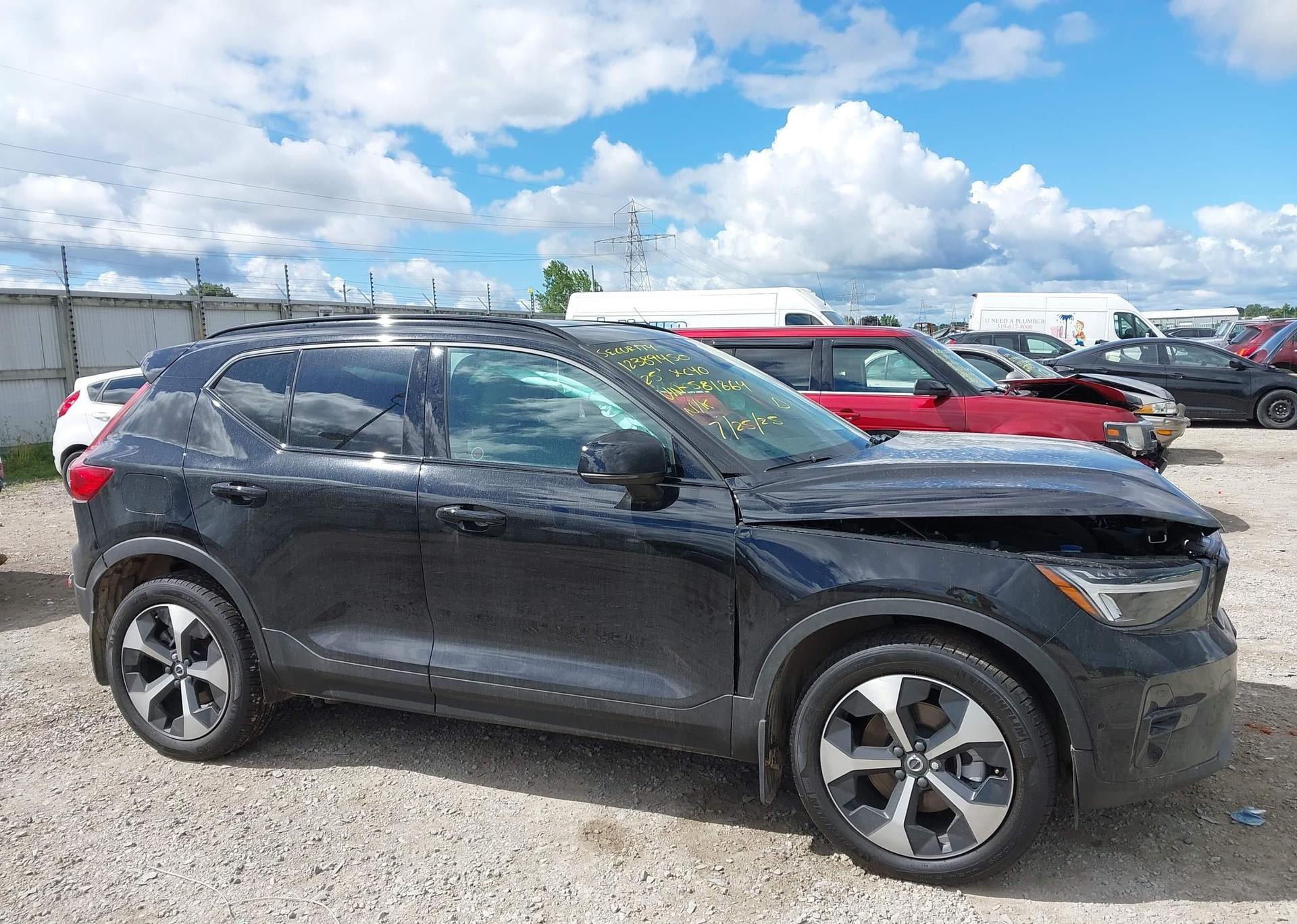 2025 VOLVO XC40 B5 PLUS DARK THEME