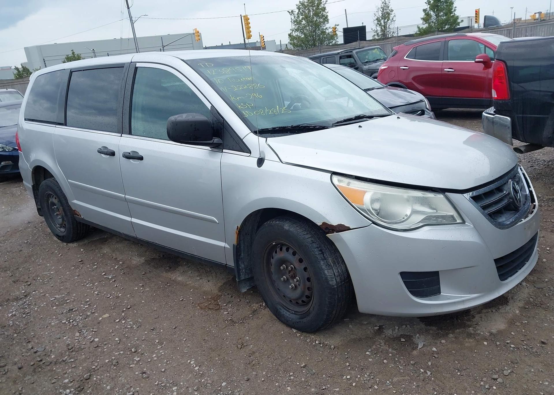 2010 VOLKSWAGEN ROUTAN TRENDLINE