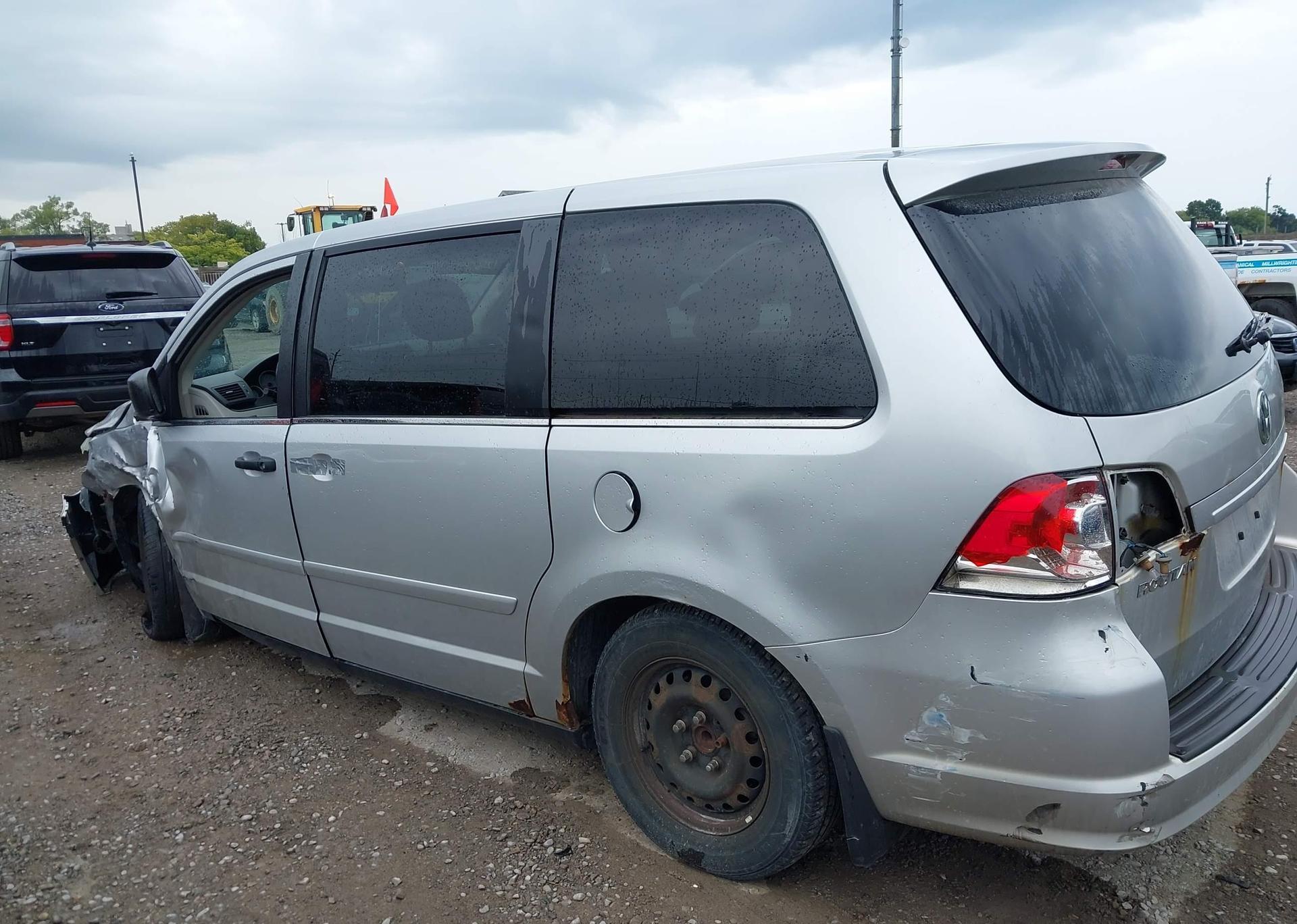 2010 VOLKSWAGEN ROUTAN TRENDLINE
