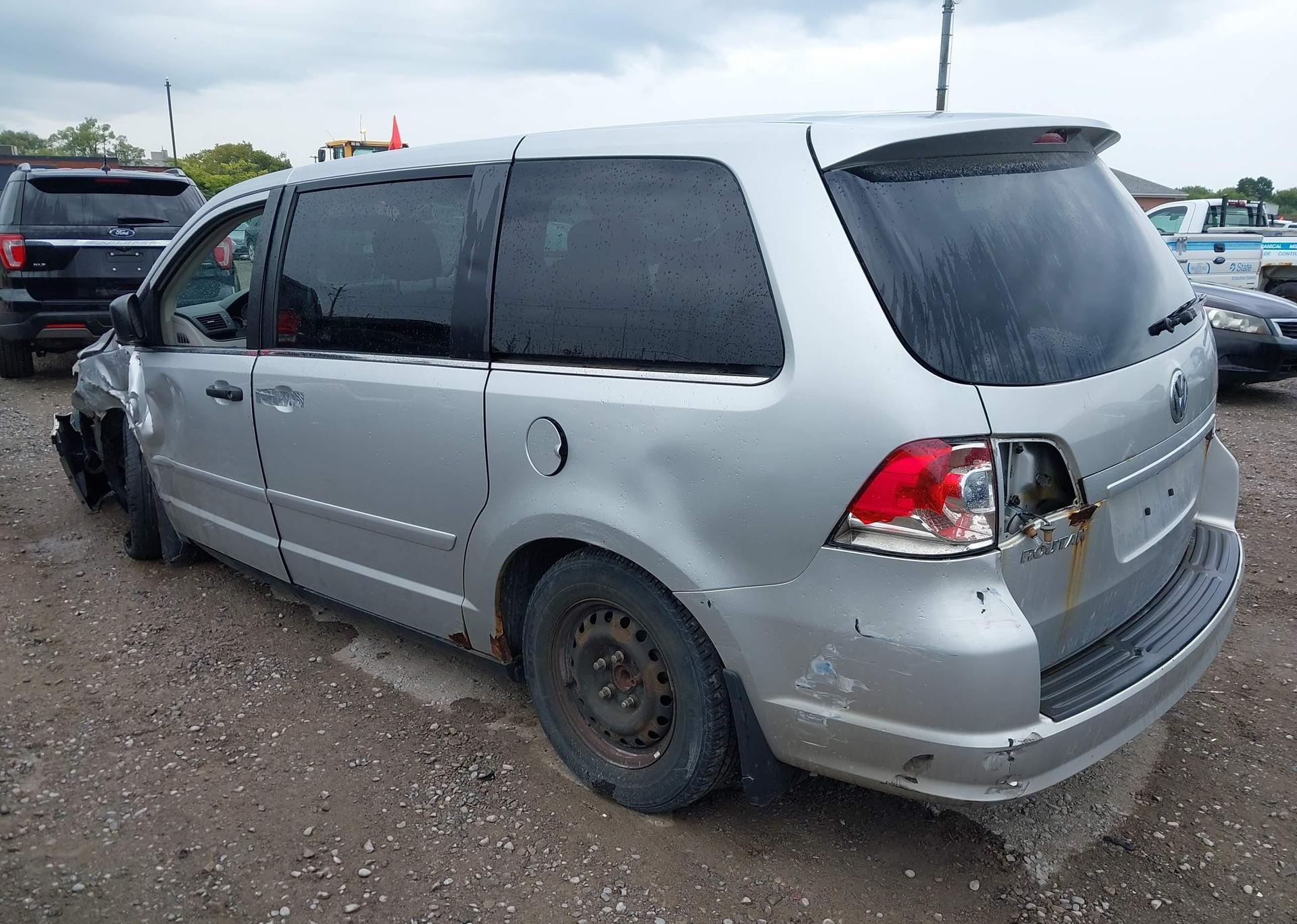 2010 VOLKSWAGEN ROUTAN TRENDLINE