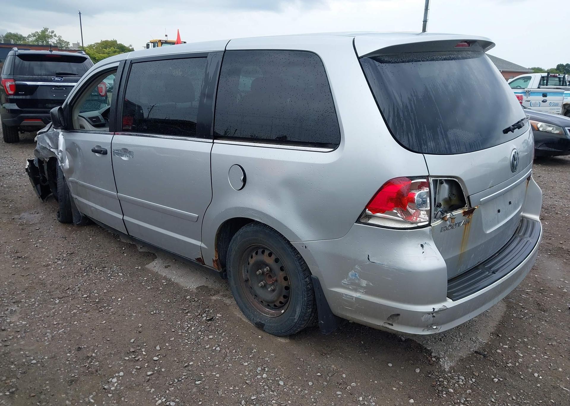 2010 VOLKSWAGEN ROUTAN TRENDLINE