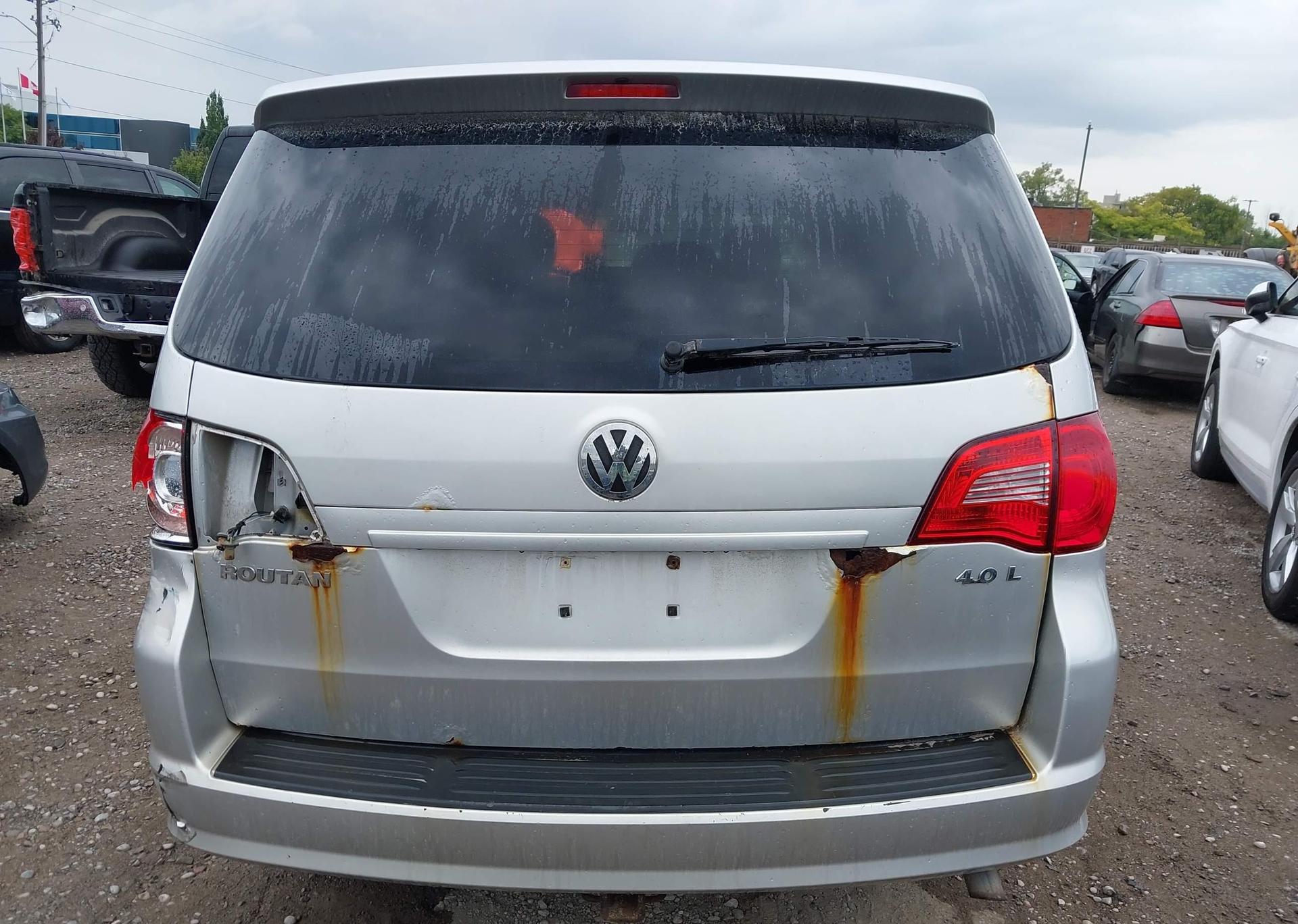 2010 VOLKSWAGEN ROUTAN TRENDLINE
