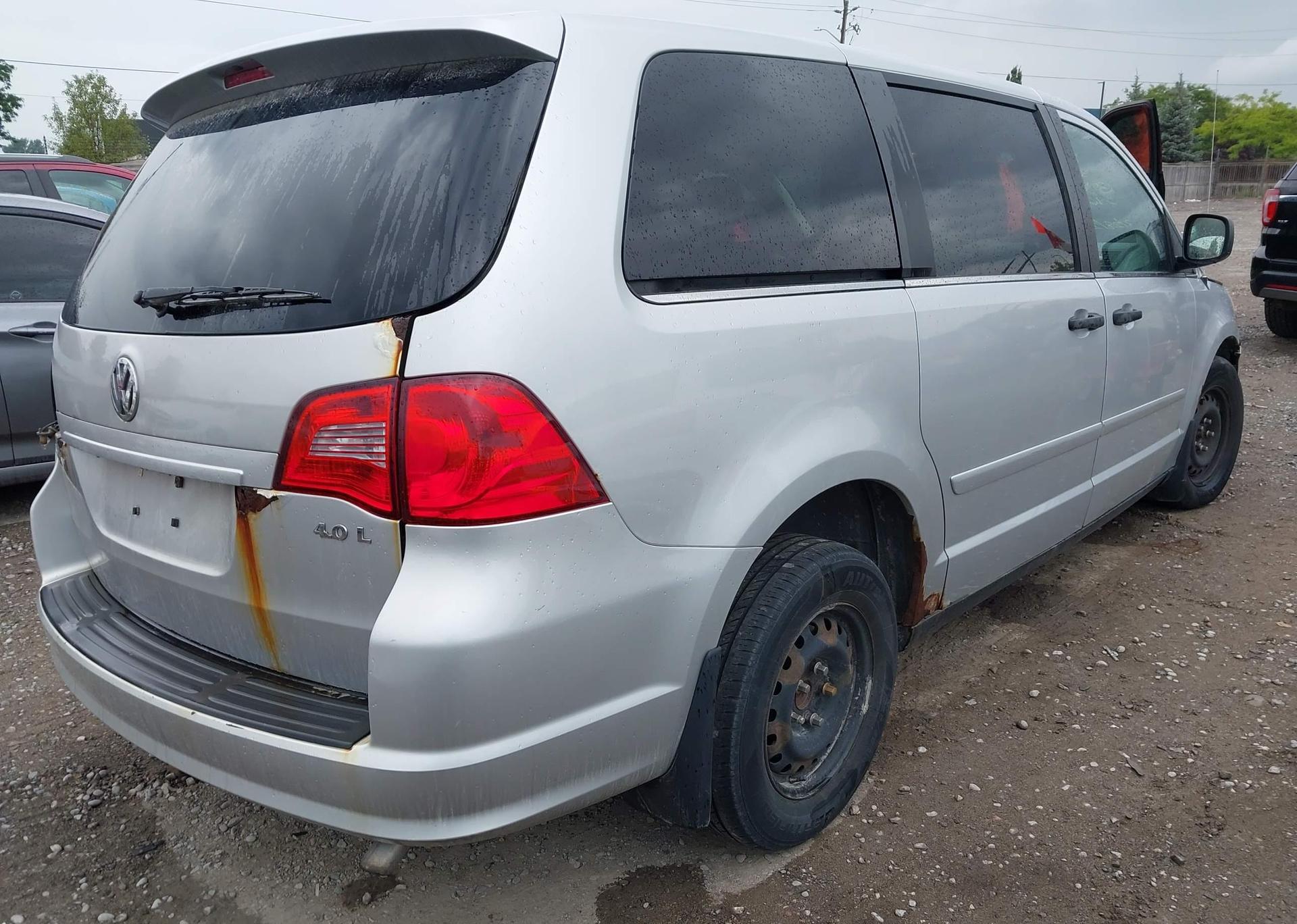 2010 VOLKSWAGEN ROUTAN TRENDLINE