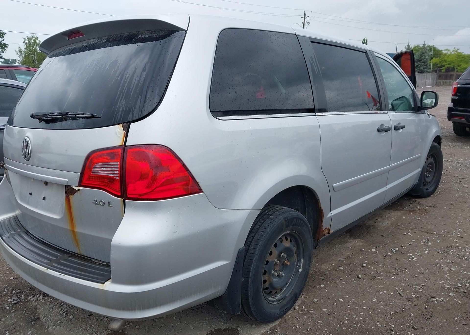 2010 VOLKSWAGEN ROUTAN TRENDLINE