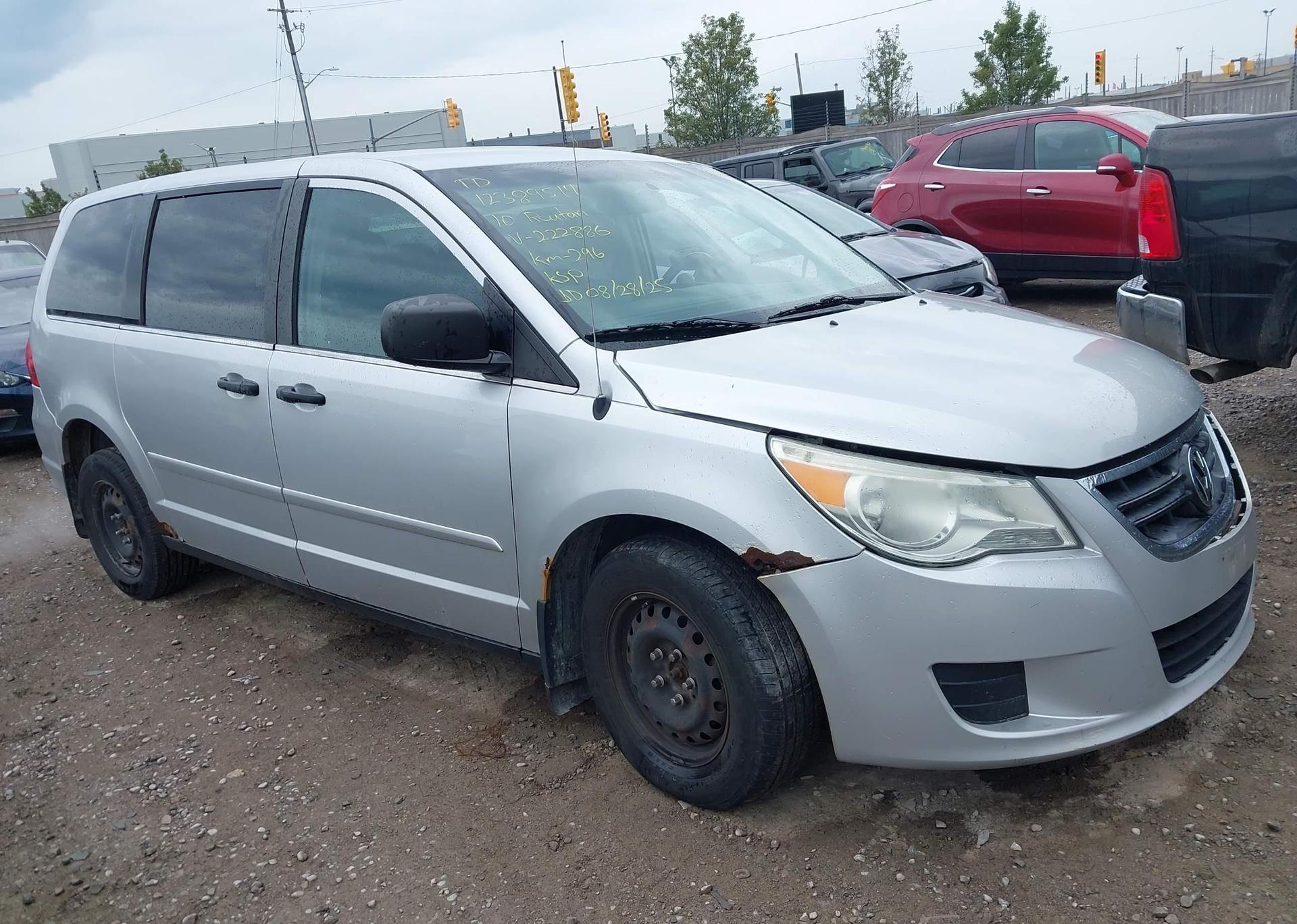 2010 VOLKSWAGEN ROUTAN TRENDLINE