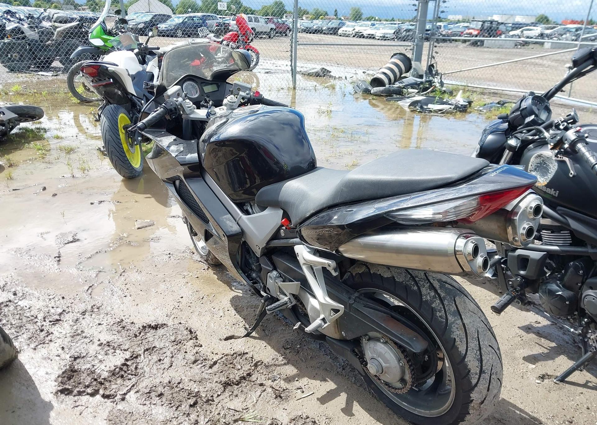 2006 HONDA VFR800