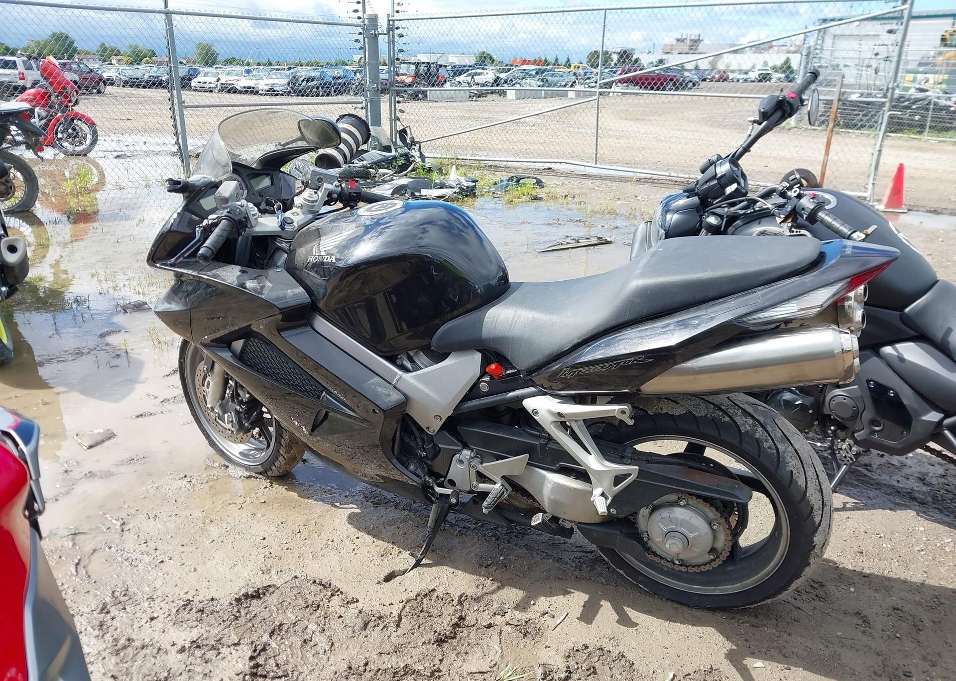 2006 HONDA VFR800