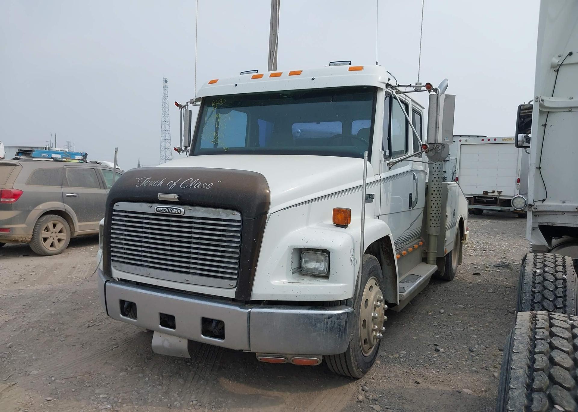 1998 FREIGHTLINER MEDIUM CONVENTIONAL FL60