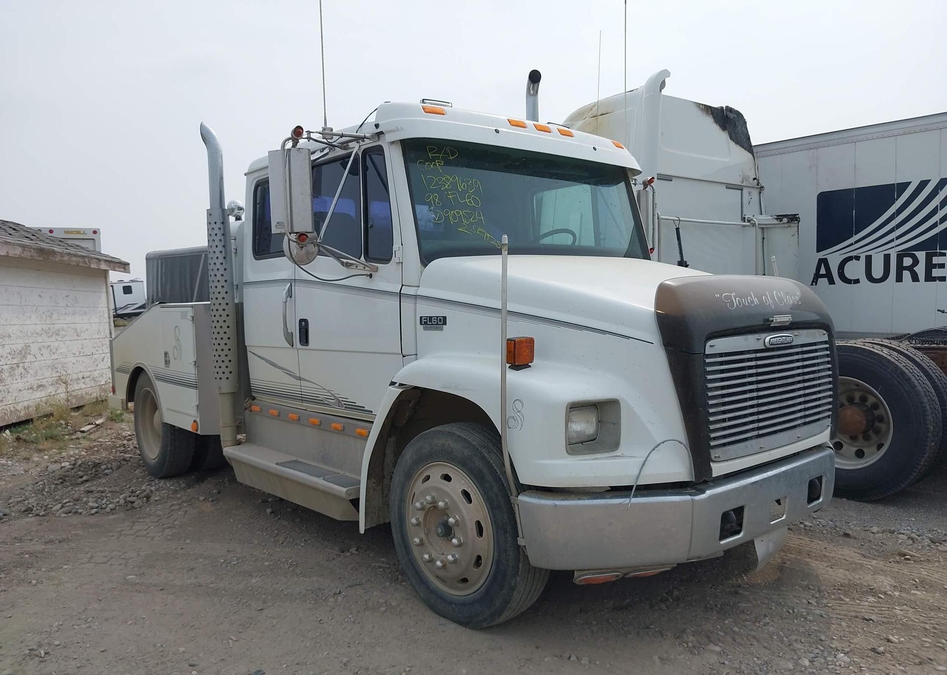 1998 FREIGHTLINER MEDIUM CONVENTIONAL FL60