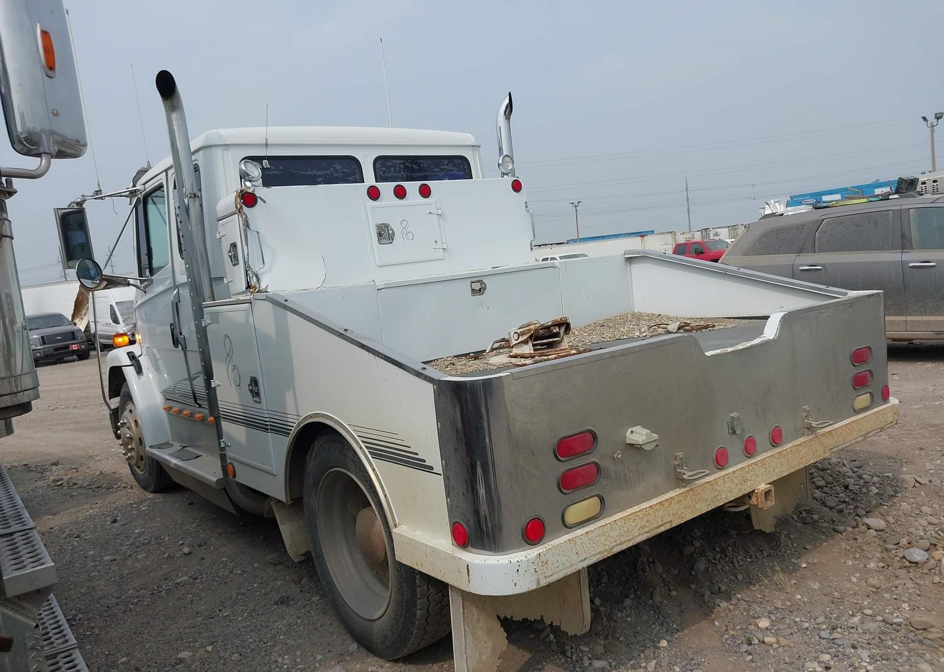 1998 FREIGHTLINER MEDIUM CONVENTIONAL FL60