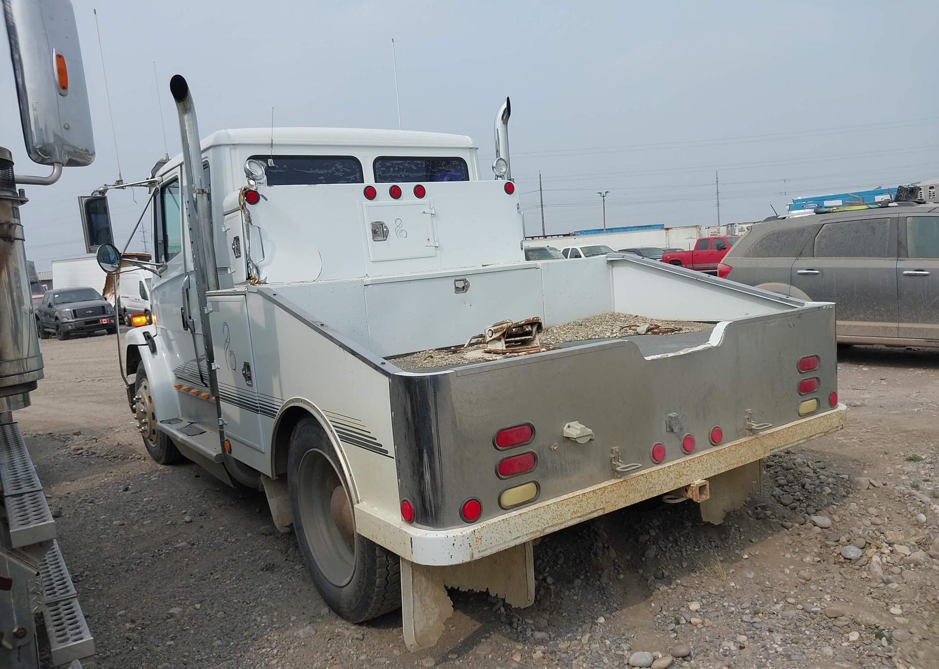 1998 FREIGHTLINER MEDIUM CONVENTIONAL FL60