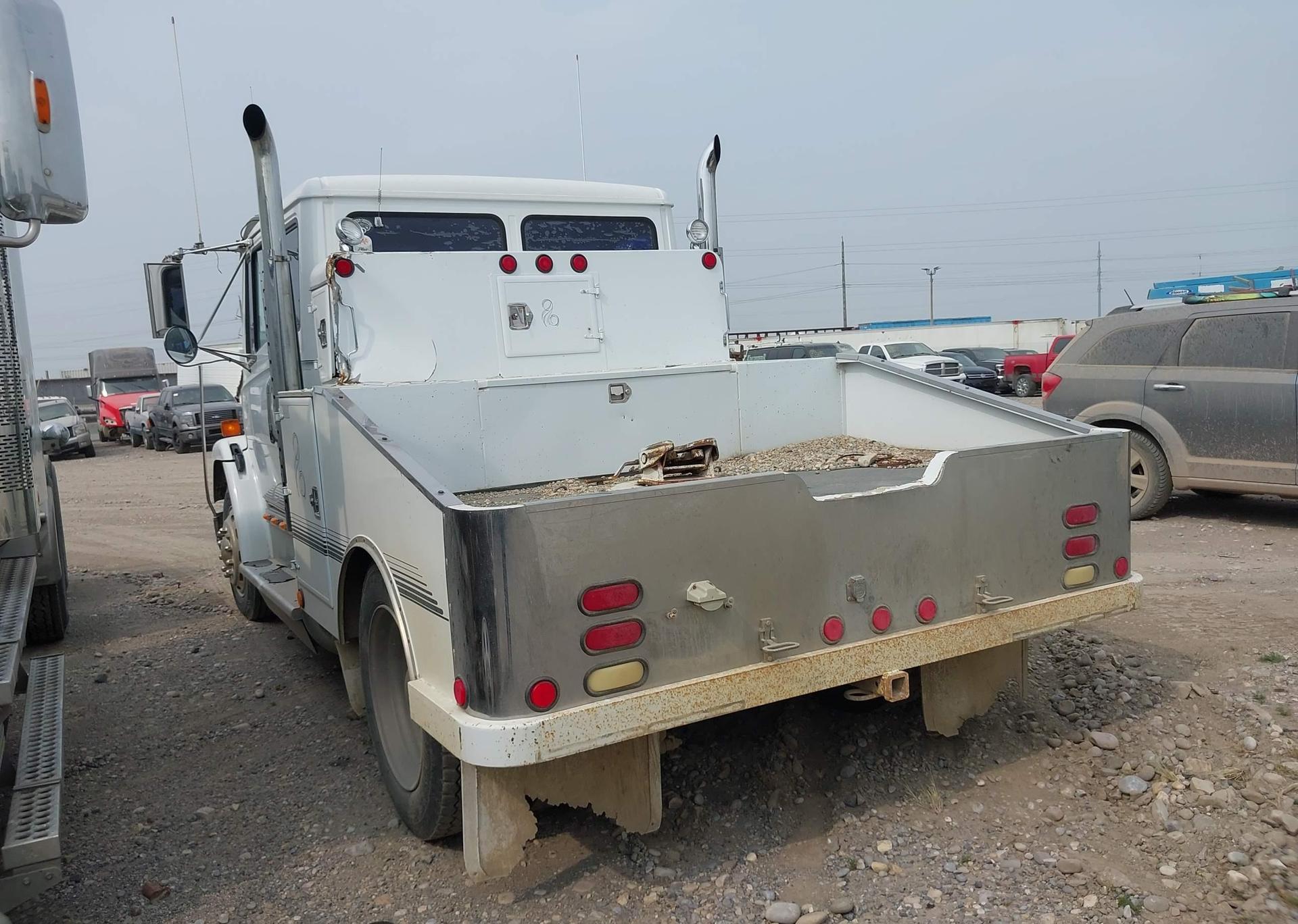 1998 FREIGHTLINER MEDIUM CONVENTIONAL FL60