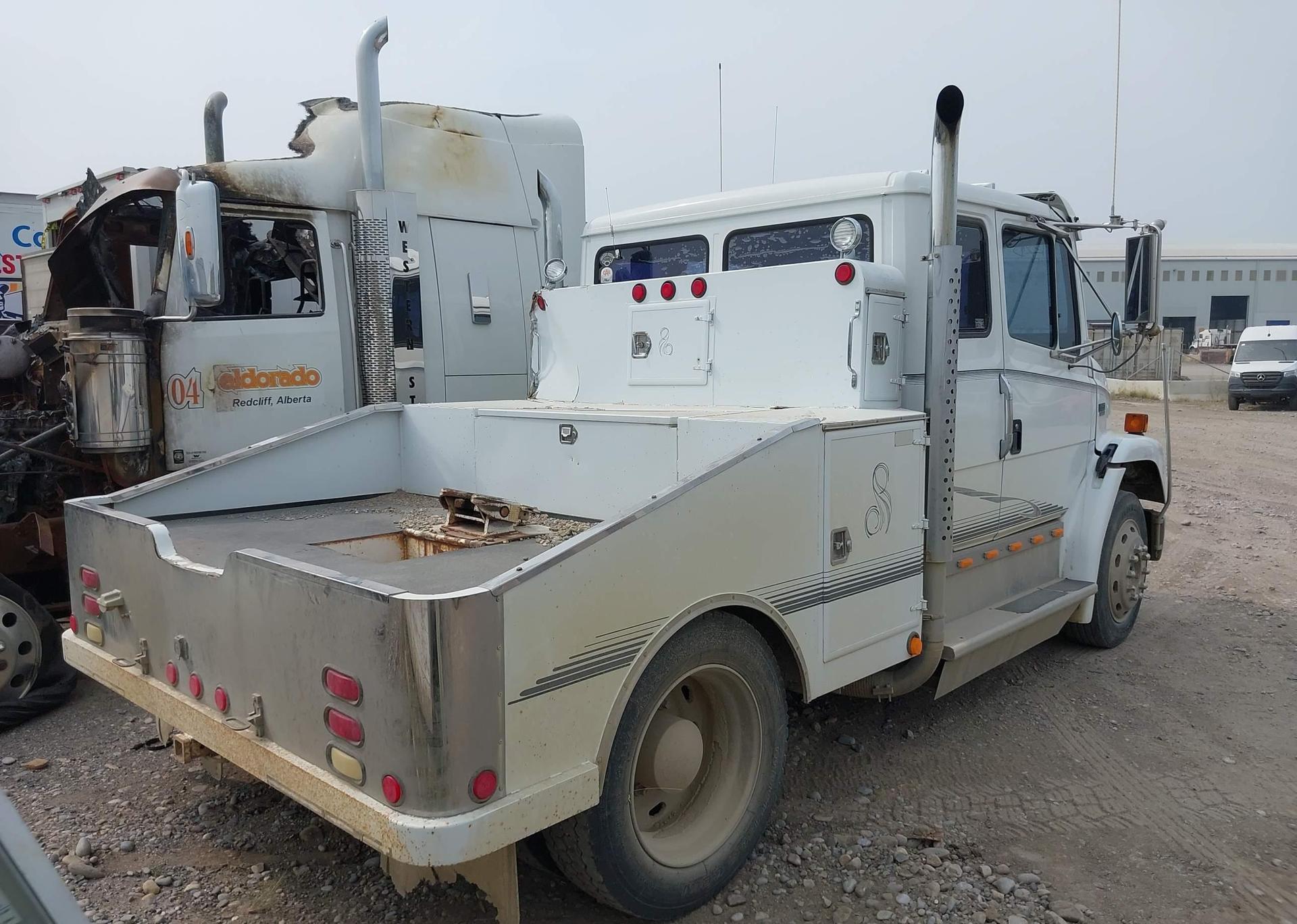 1998 FREIGHTLINER MEDIUM CONVENTIONAL FL60