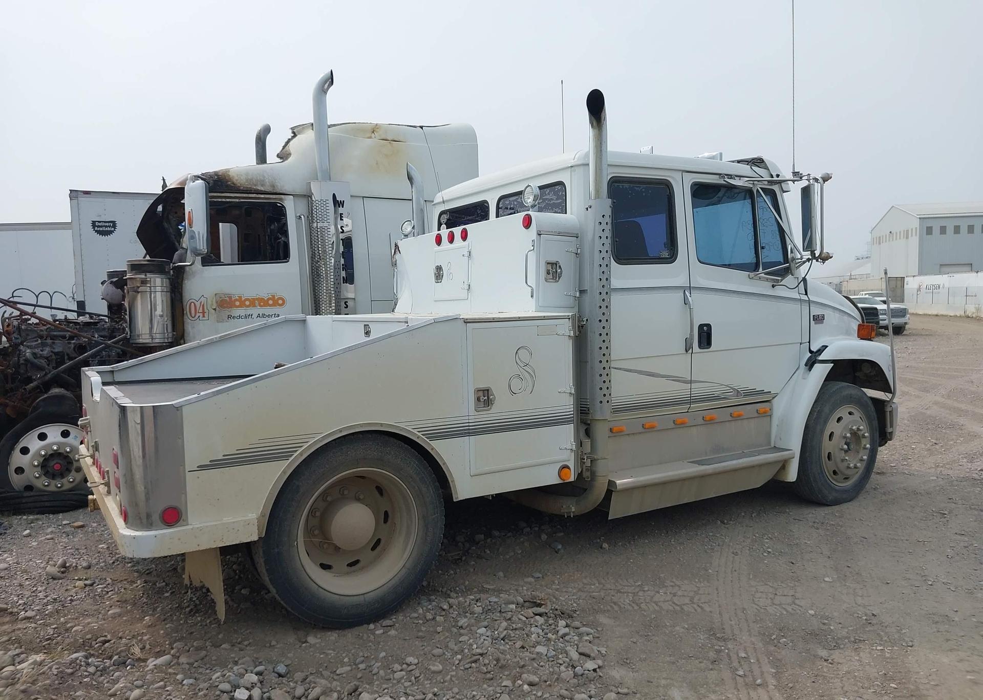 1998 FREIGHTLINER MEDIUM CONVENTIONAL FL60