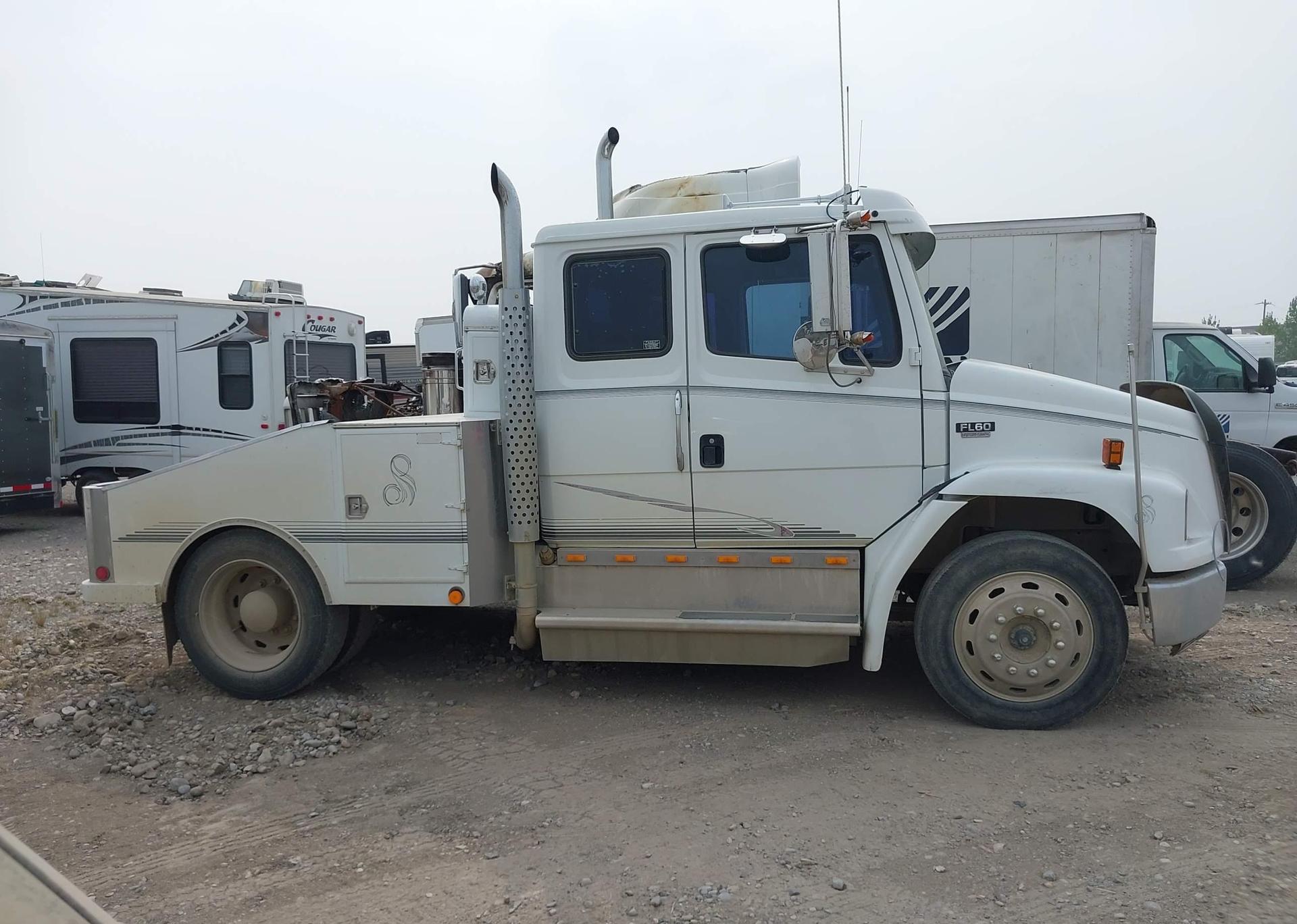 1998 FREIGHTLINER MEDIUM CONVENTIONAL FL60