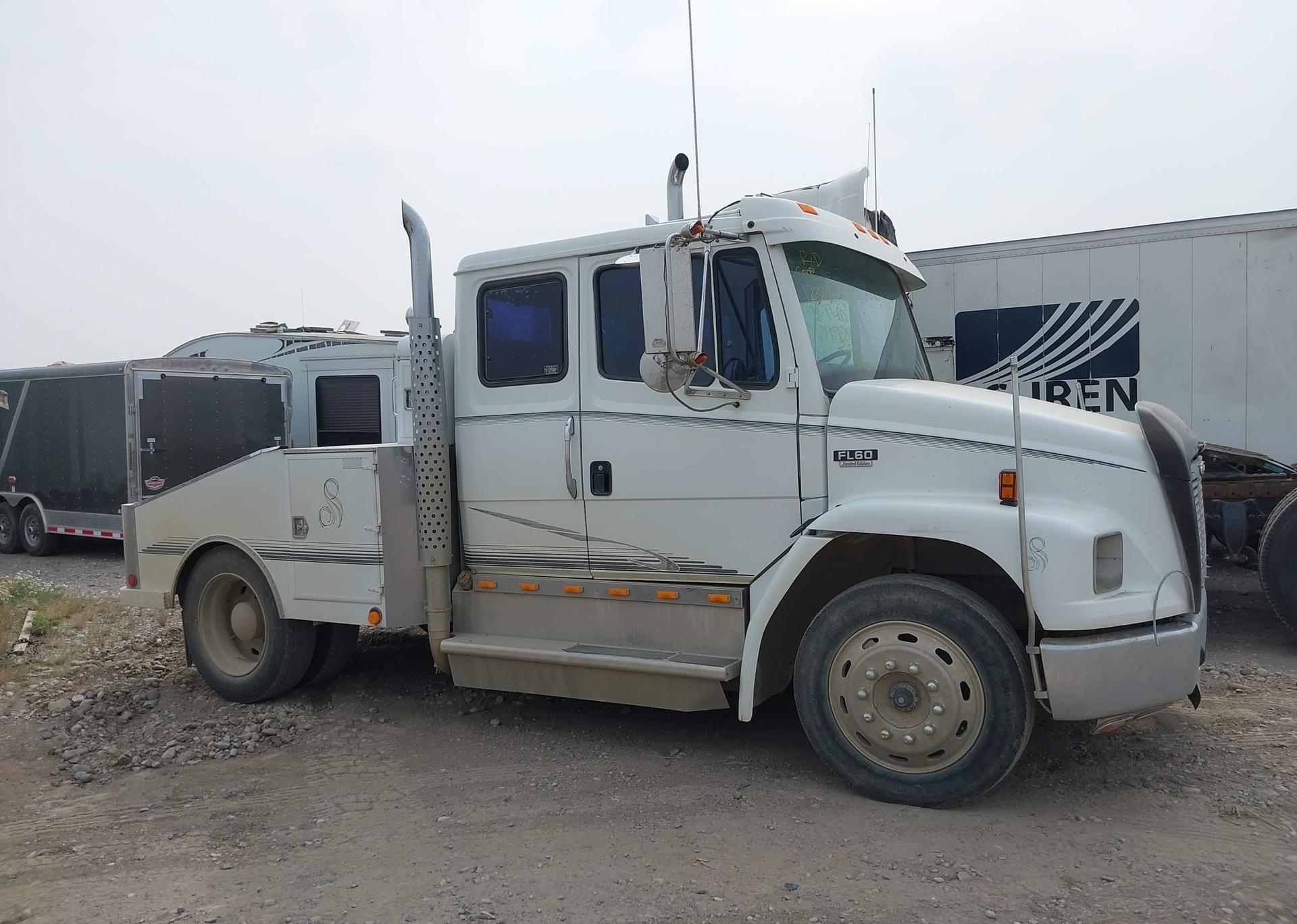 1998 FREIGHTLINER MEDIUM CONVENTIONAL FL60