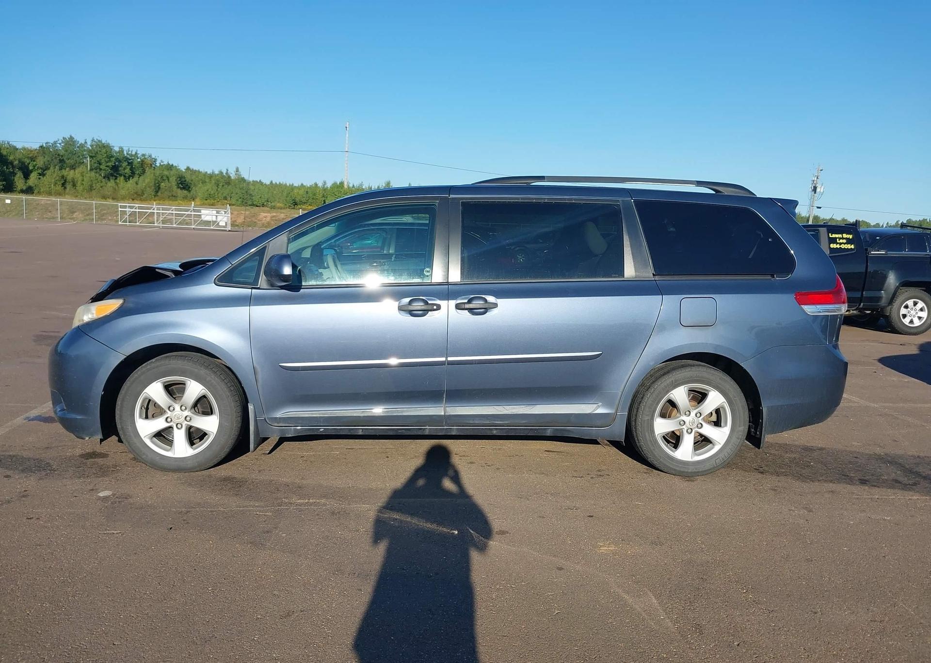 2013 TOYOTA SIENNA V6 7 PASSENGER
